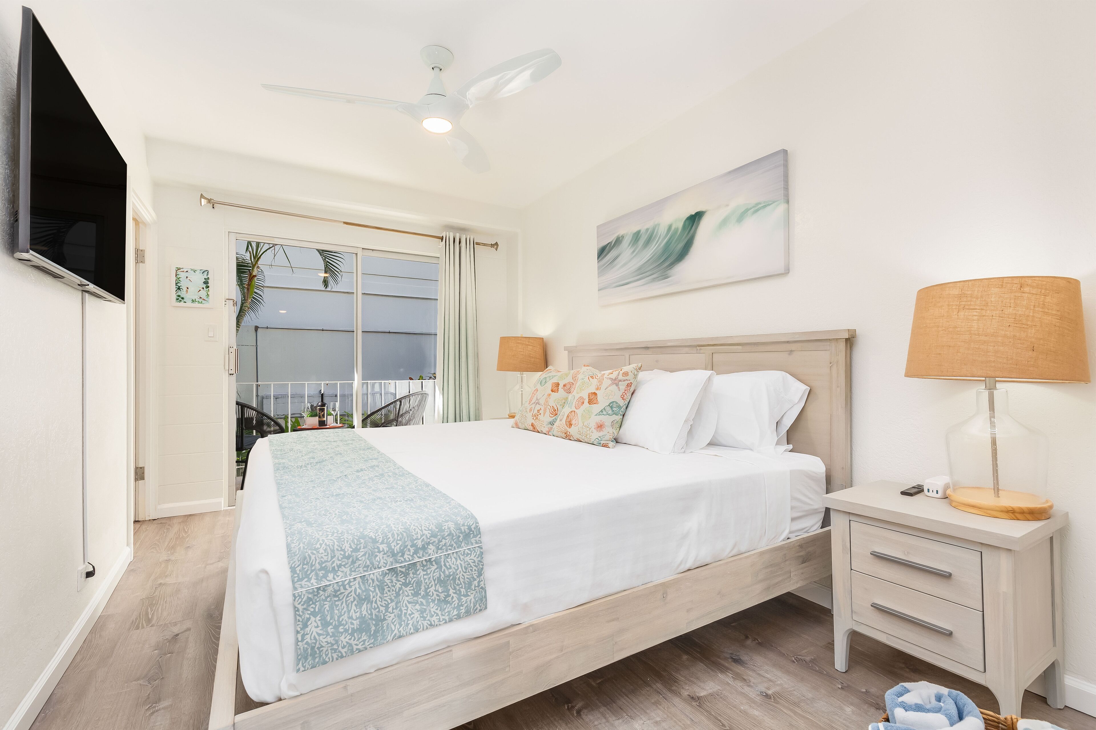 Remodeled Condo by the Beach at the Cabana Waikiki w/Full Kitchen & Free WiFi