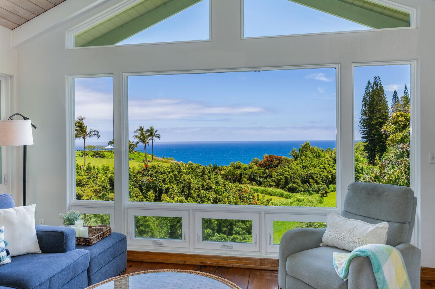 Wai Lani: Ocean View Home, AC & Lanais
