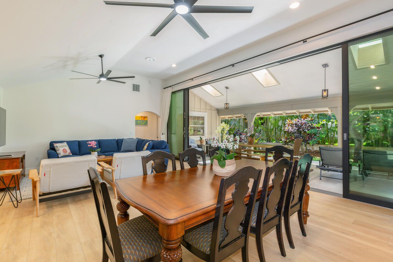 Luxurious 4BR/3.5BA House: AC, Short Walk To Beach