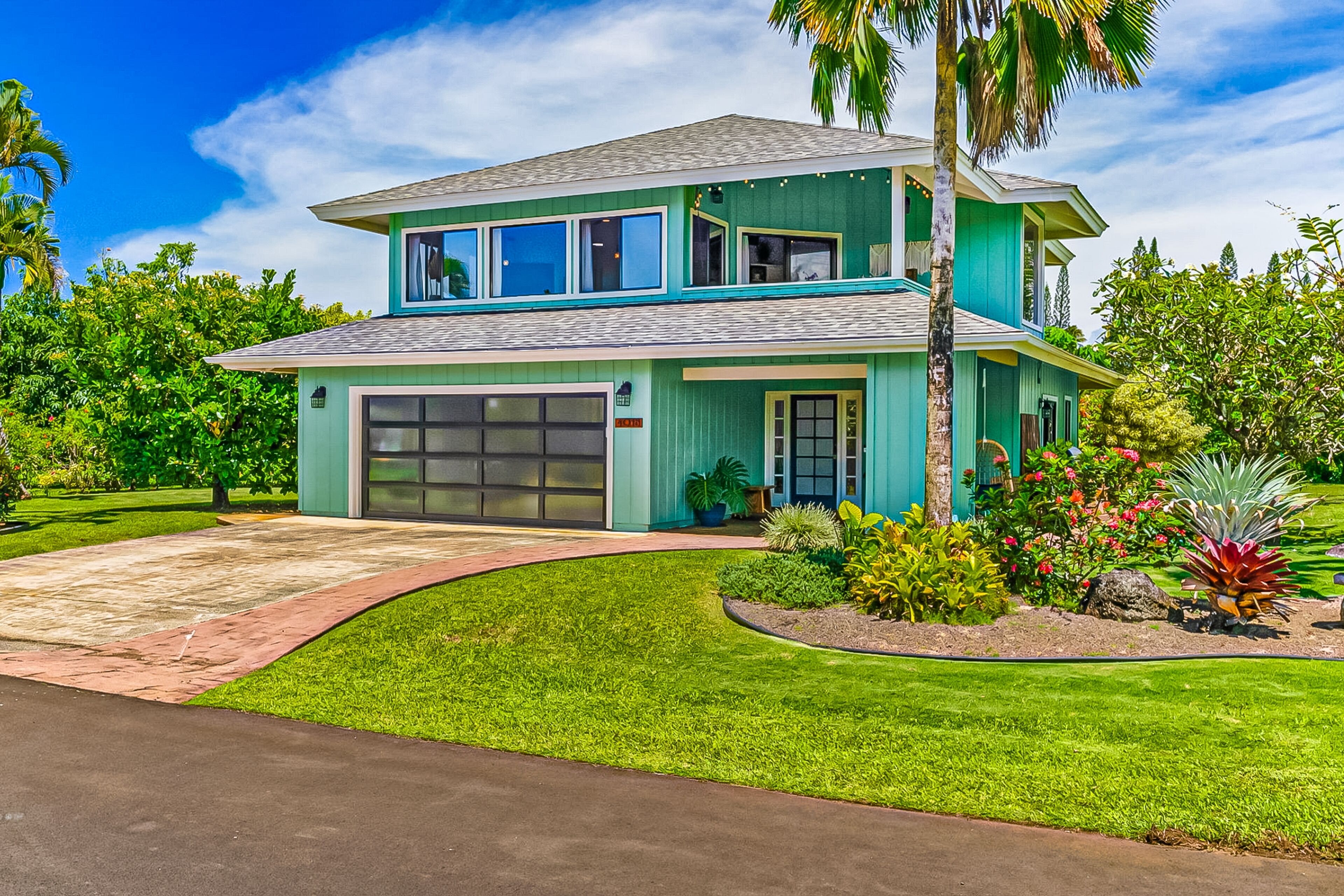 Designer oasis with waterfall & sunset views, hot tub, kayak, surfboard & bikes