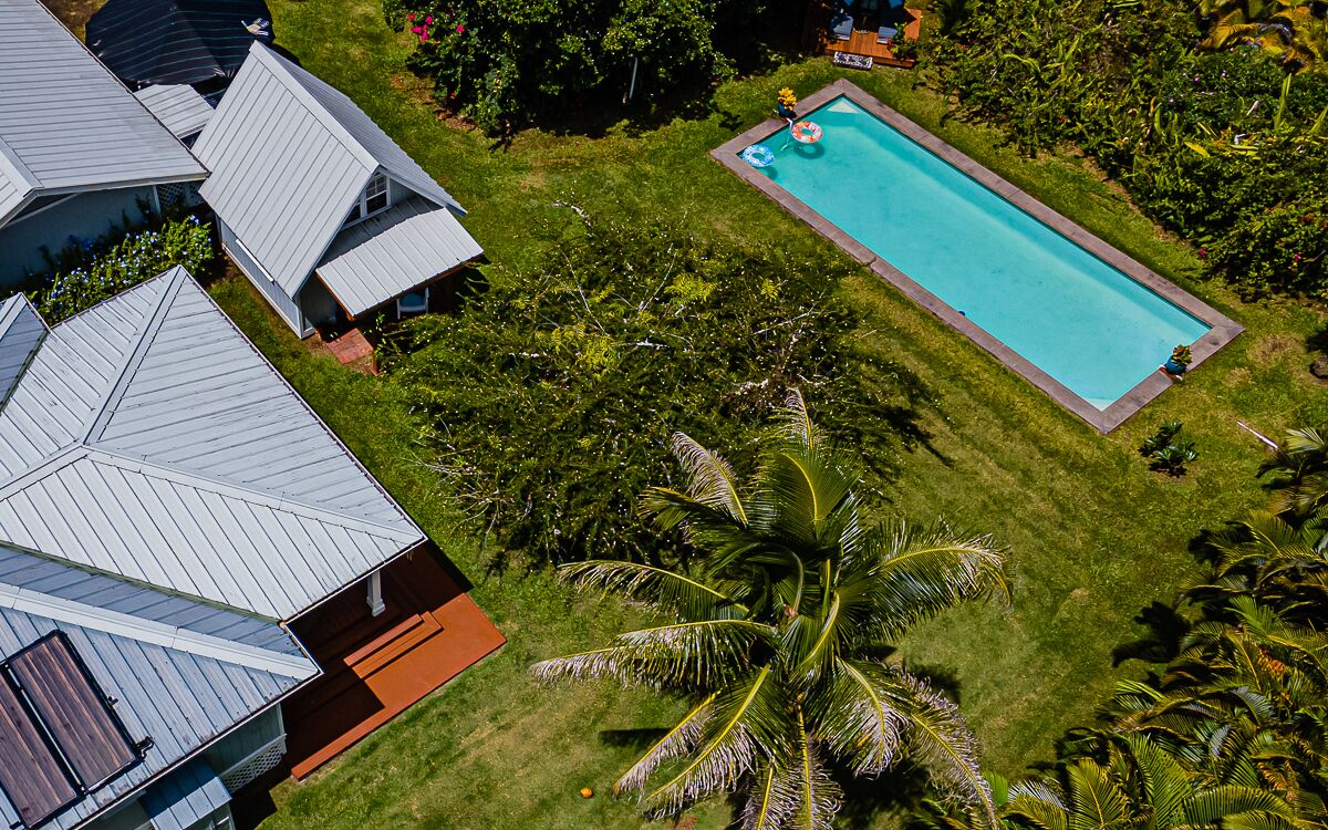 Jungle Estate - 3 Cottages, 1.5 Acres and a POOL Sleeps 9