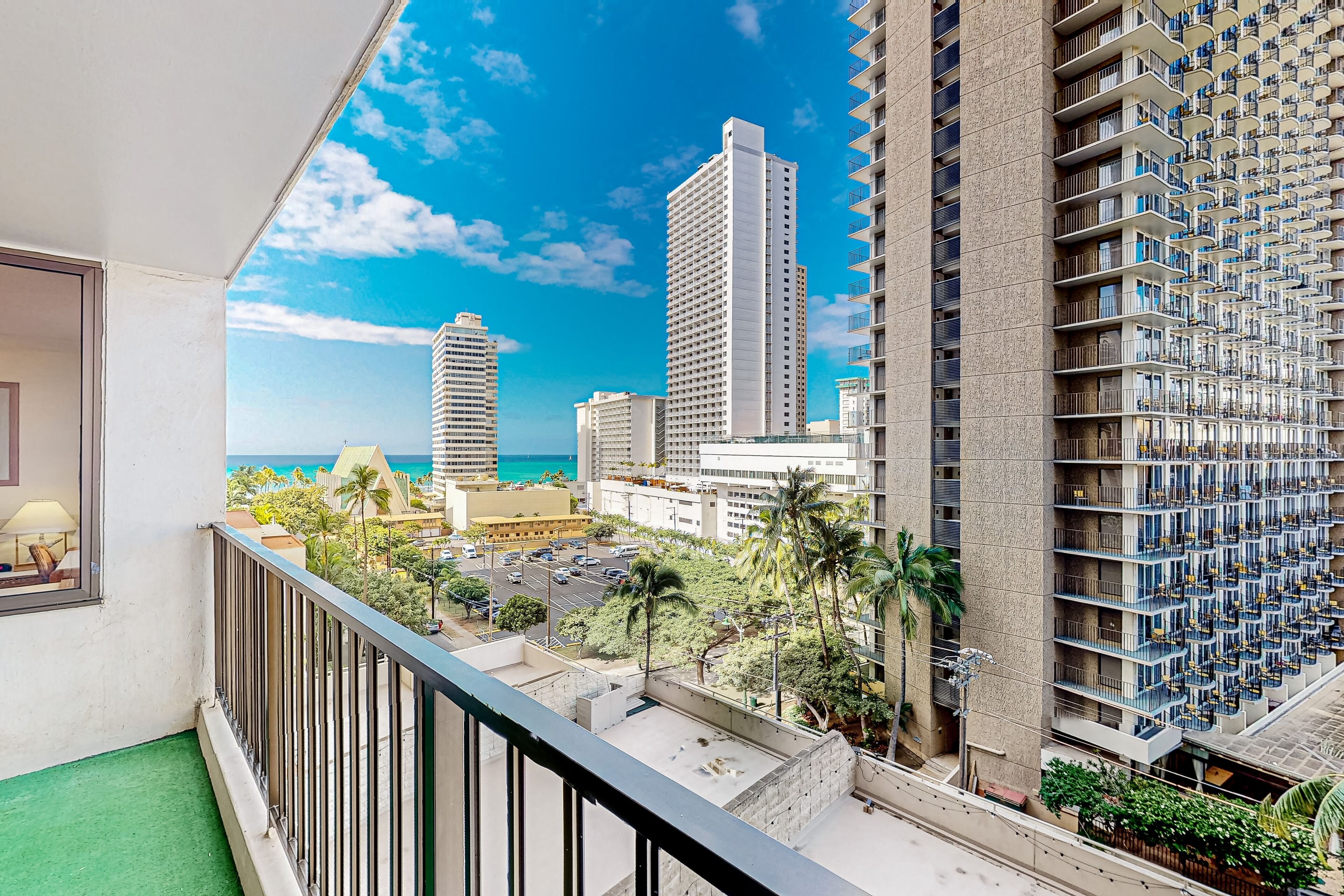 Ninth-floor condo with heated pool, hot tubs & sauna - walk to Waikiki beaches