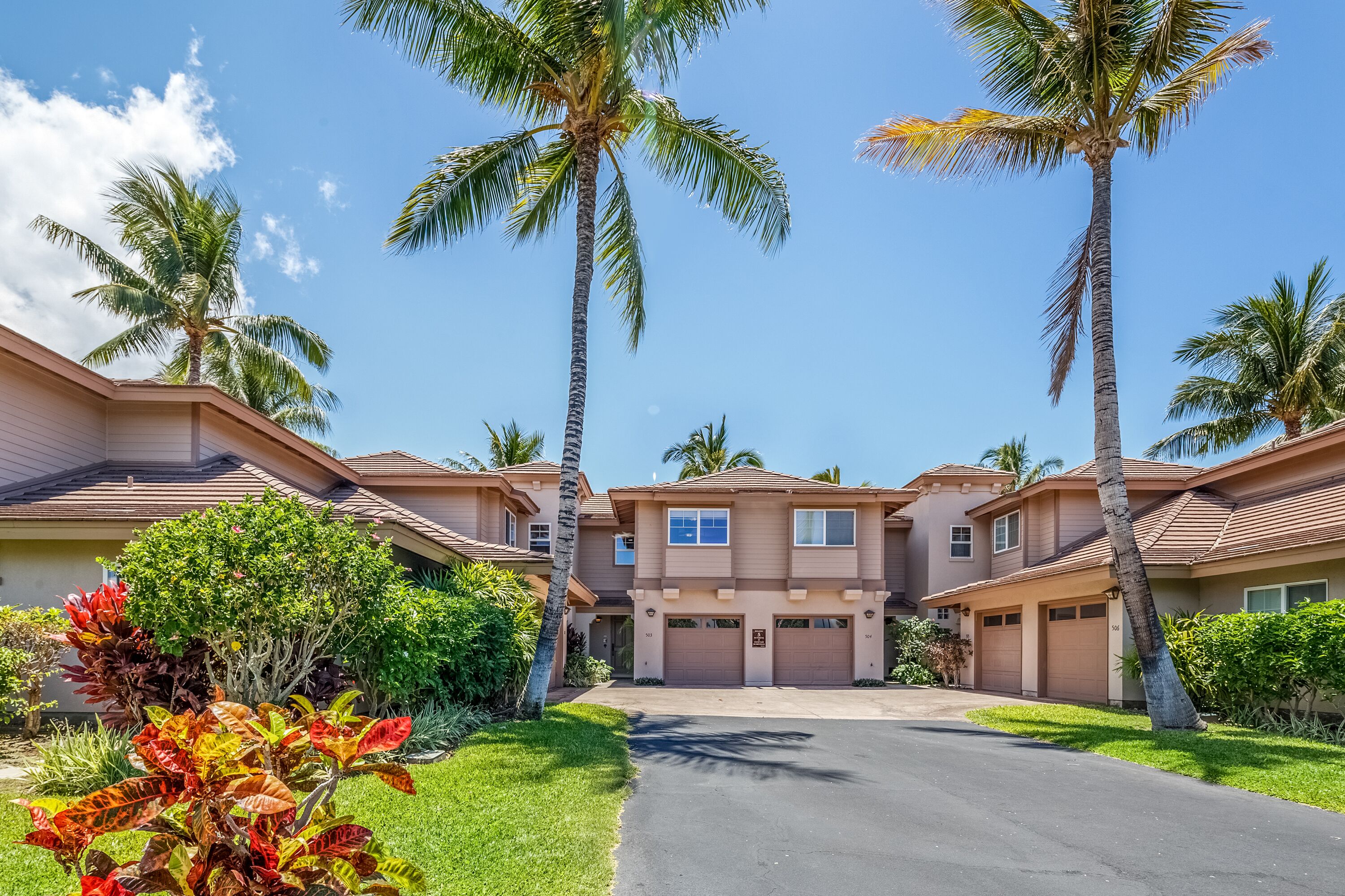 Golf Course View Waikoloa Colony Villas Townhouse with Pools, Gym & Beach Gear.