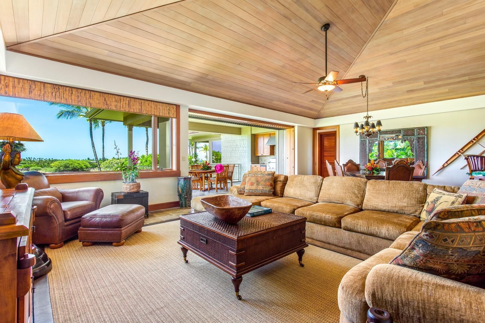 Waiulu Villa 125B – Spacious Golf View | Onsite Staff & Daily Housekeeping