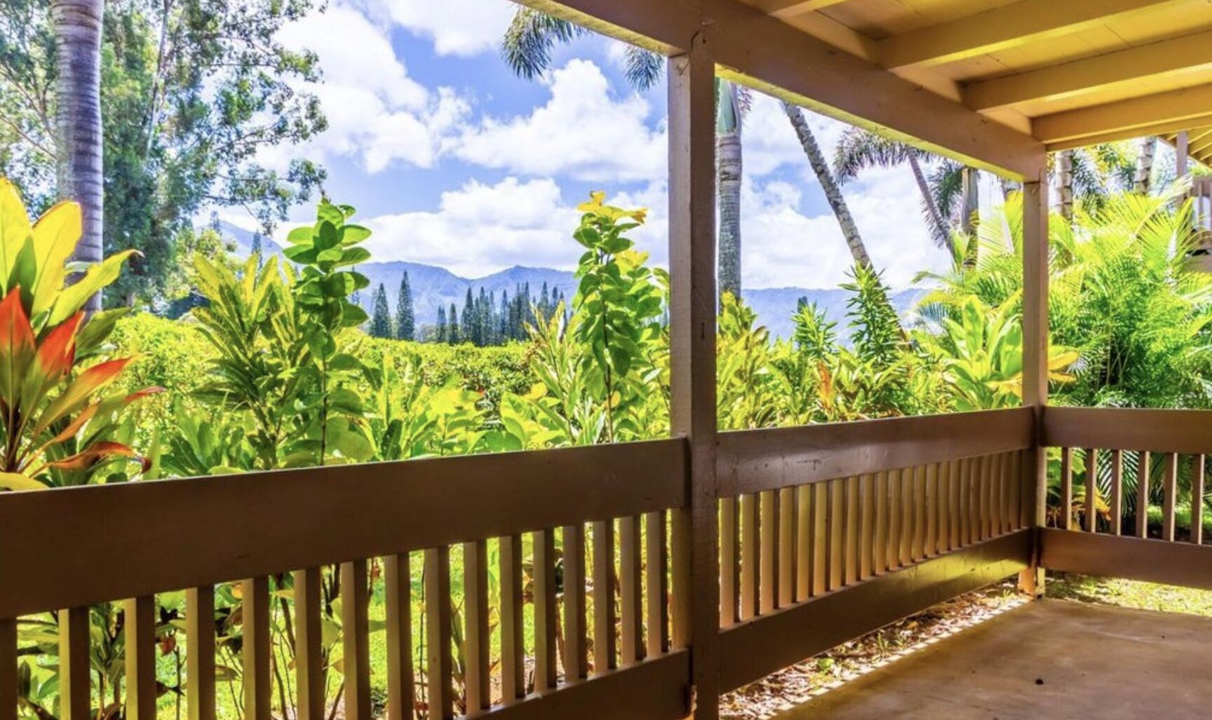 REMODELED Tropical Paradise 1BR unit in Princeville with AC & assigned parking!
