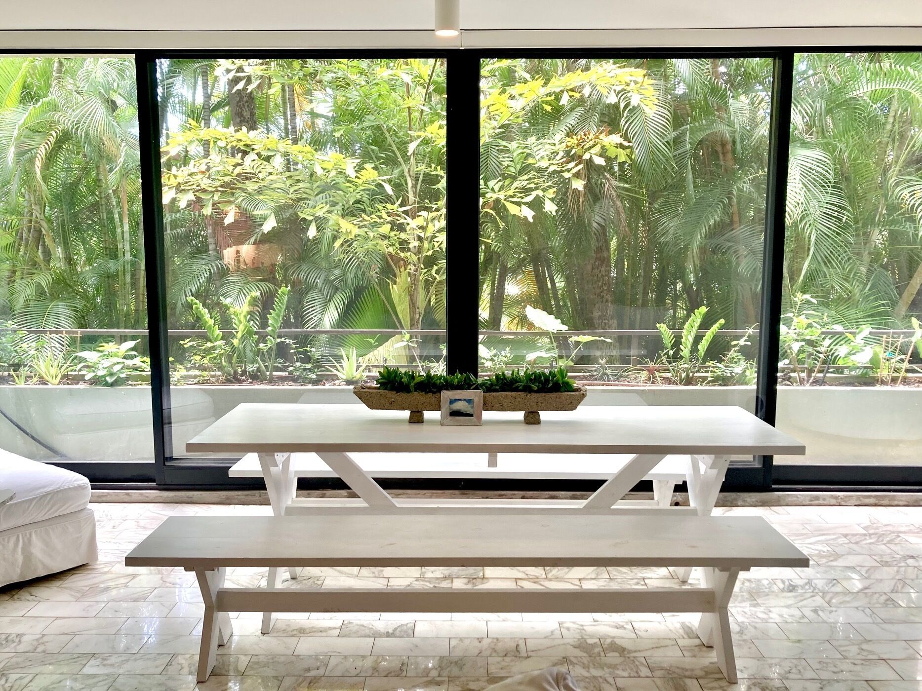 Relaxing tropical retreat near Diamond Head. Unwind and rejuvenate your senses.