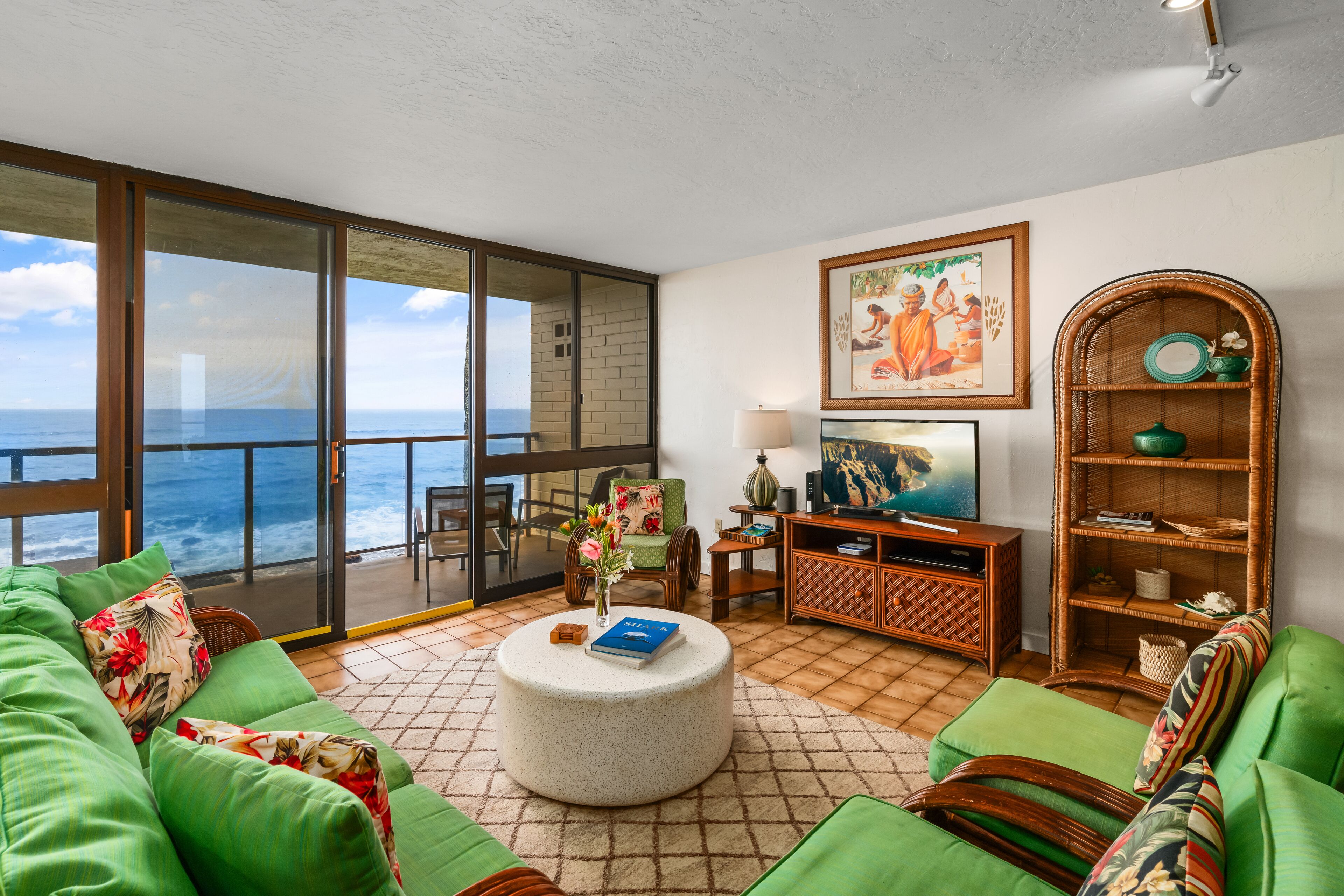 Kuhio Shores 215 Oceanfront, AC
