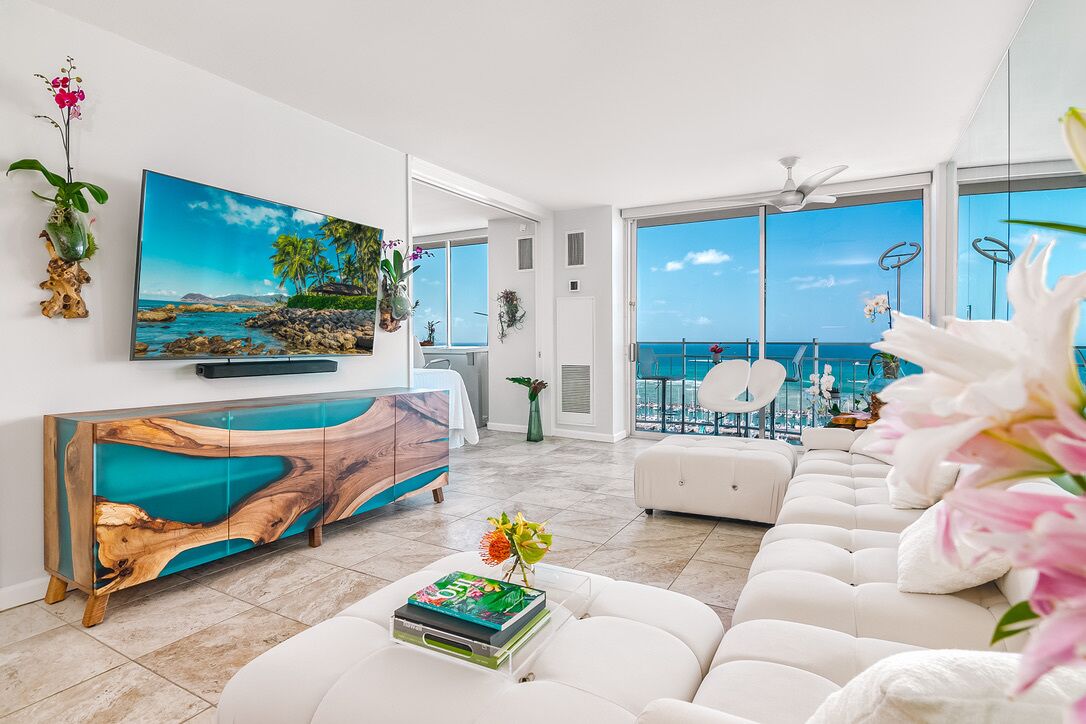 Zen Oasis Waikiki - Oceanfront Penthouse