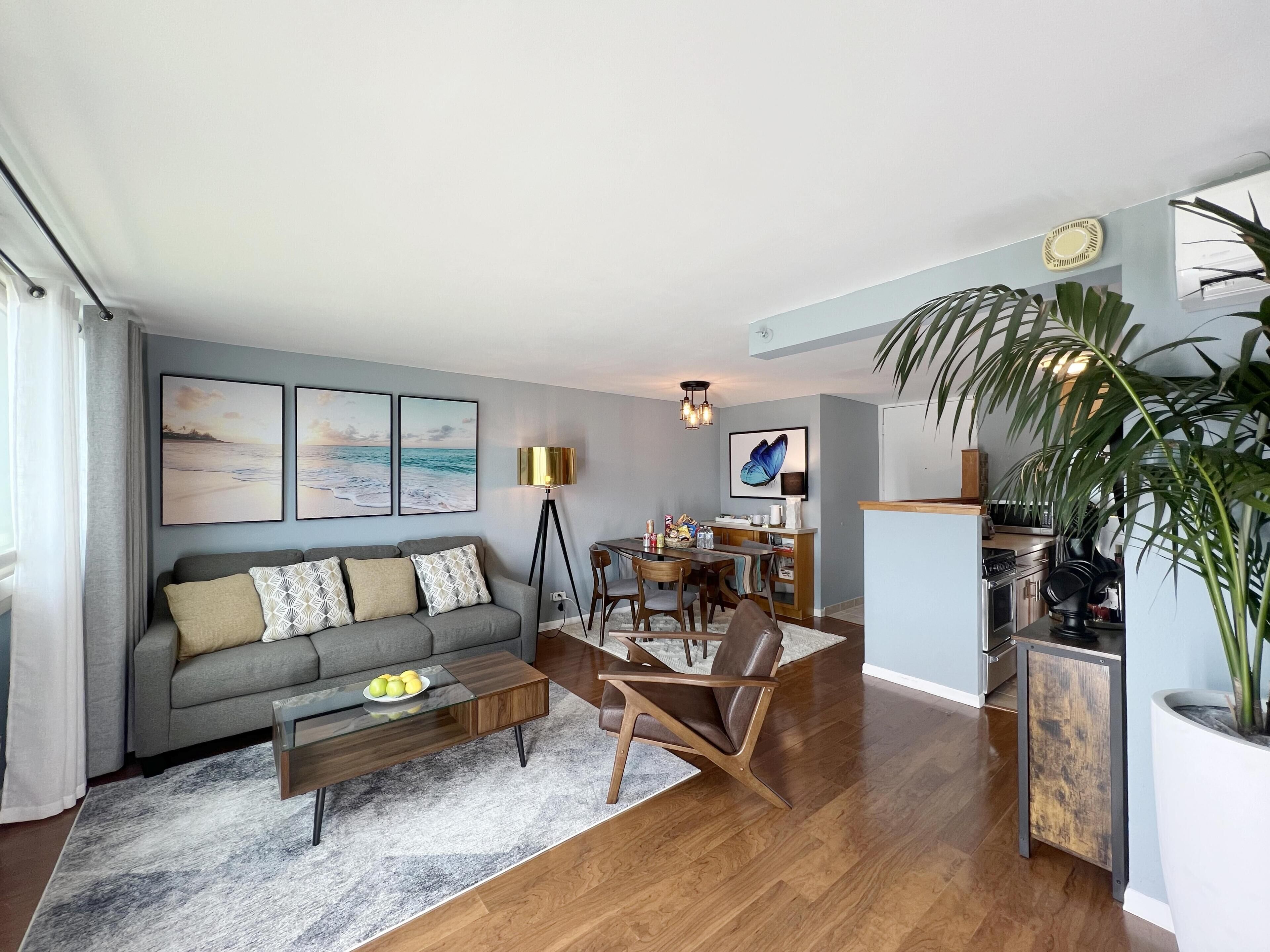 Center of Waikiki - 1 Bedroom 3 Queen Size Beds