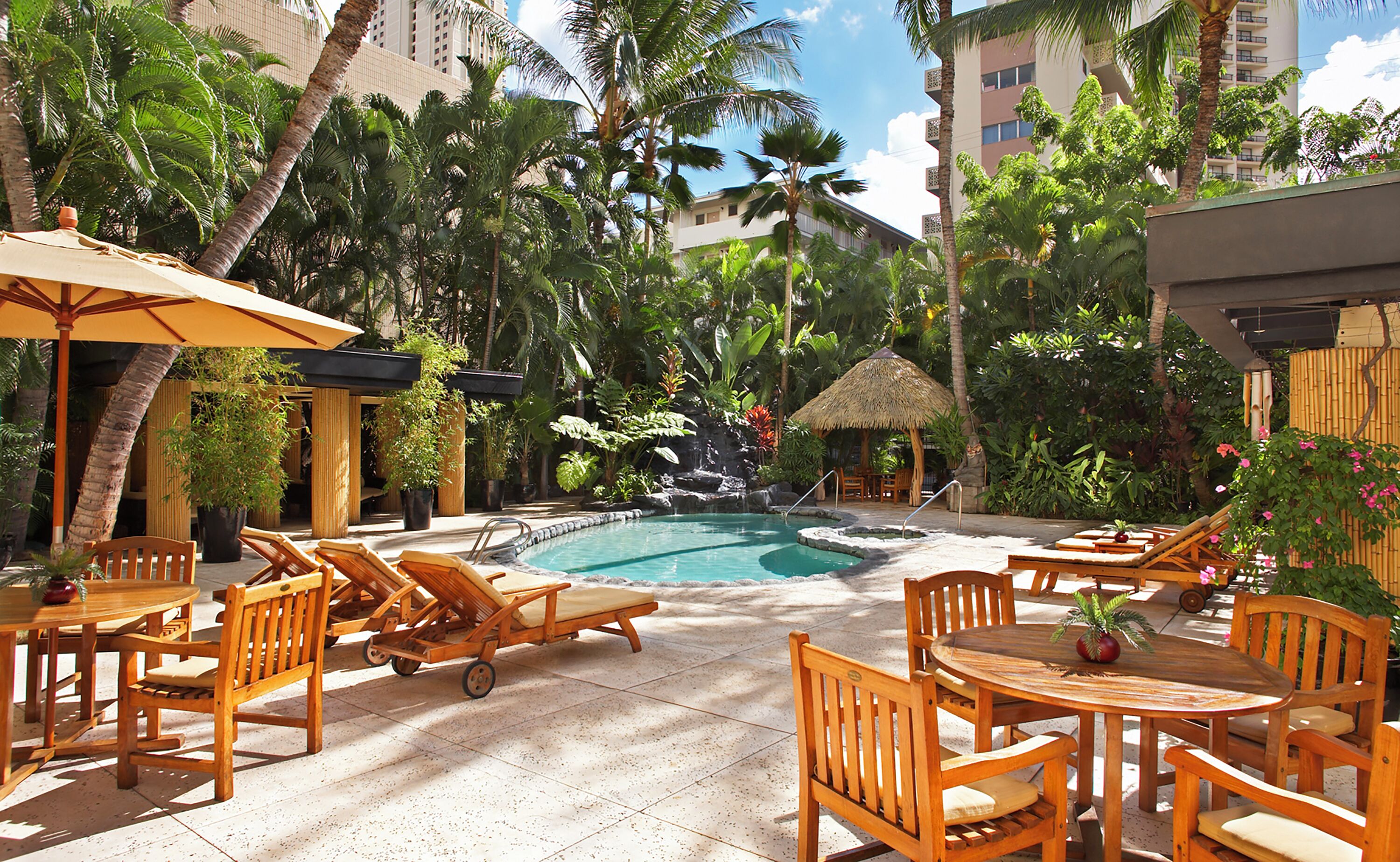 Bamboo Waikiki  #210. Spacious studio located in a tropical oasis.