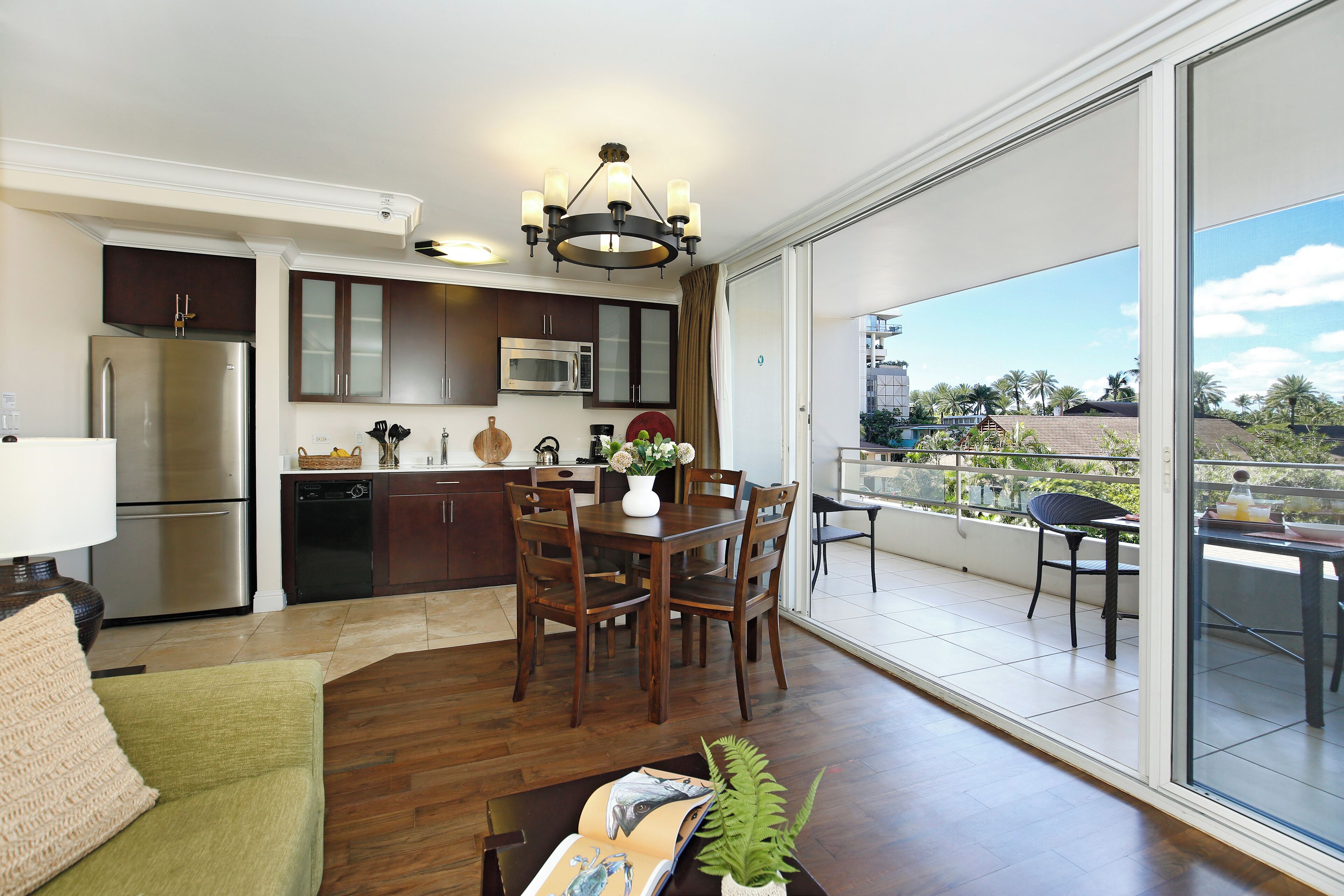 Heart of Waikiki! Close to Beach! Free Parking Nearby.