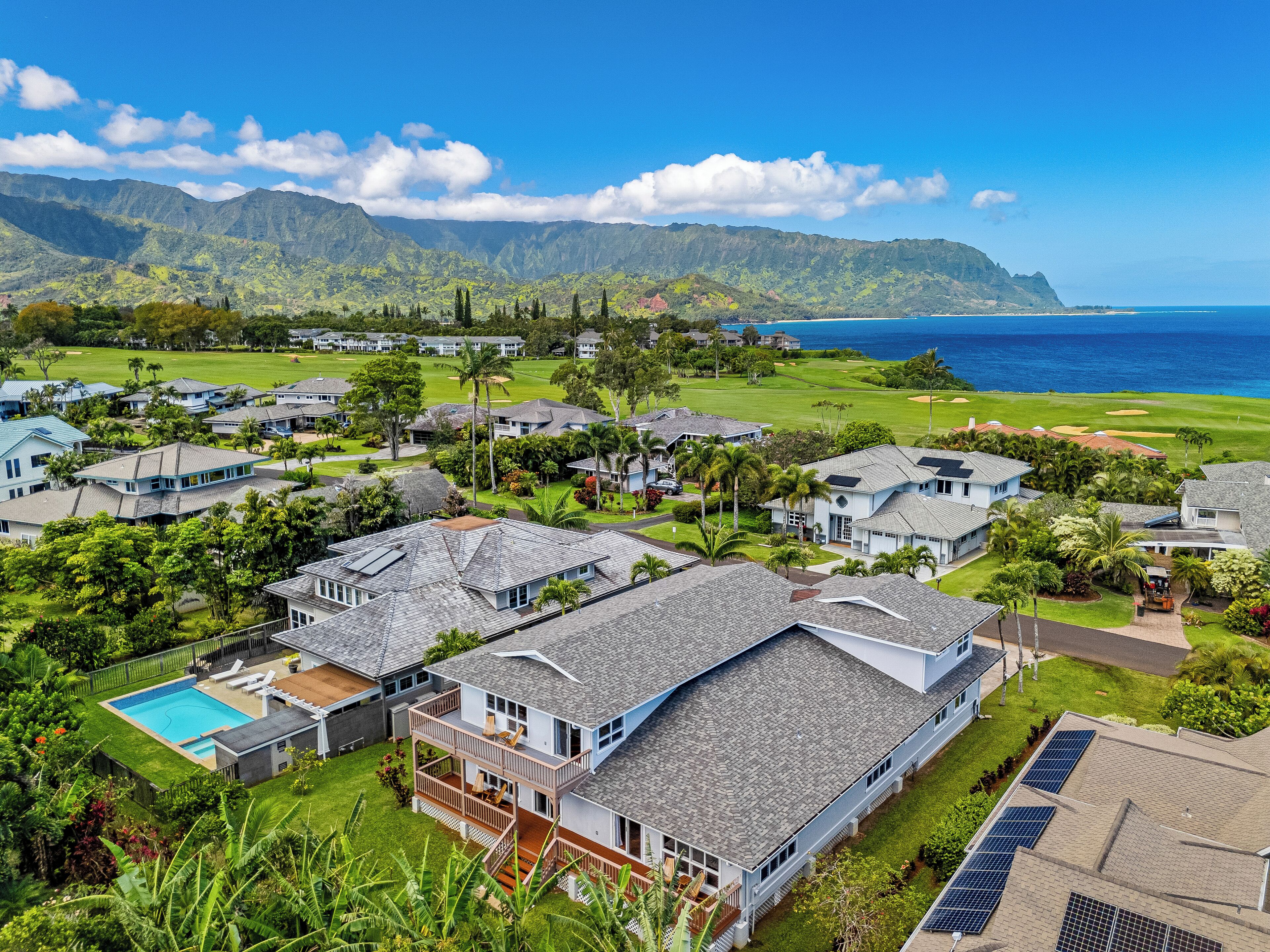 4Br 4.5 Ba Punahele House with Ocean and Mountain Views, Beach Gear, Near Queens Pond