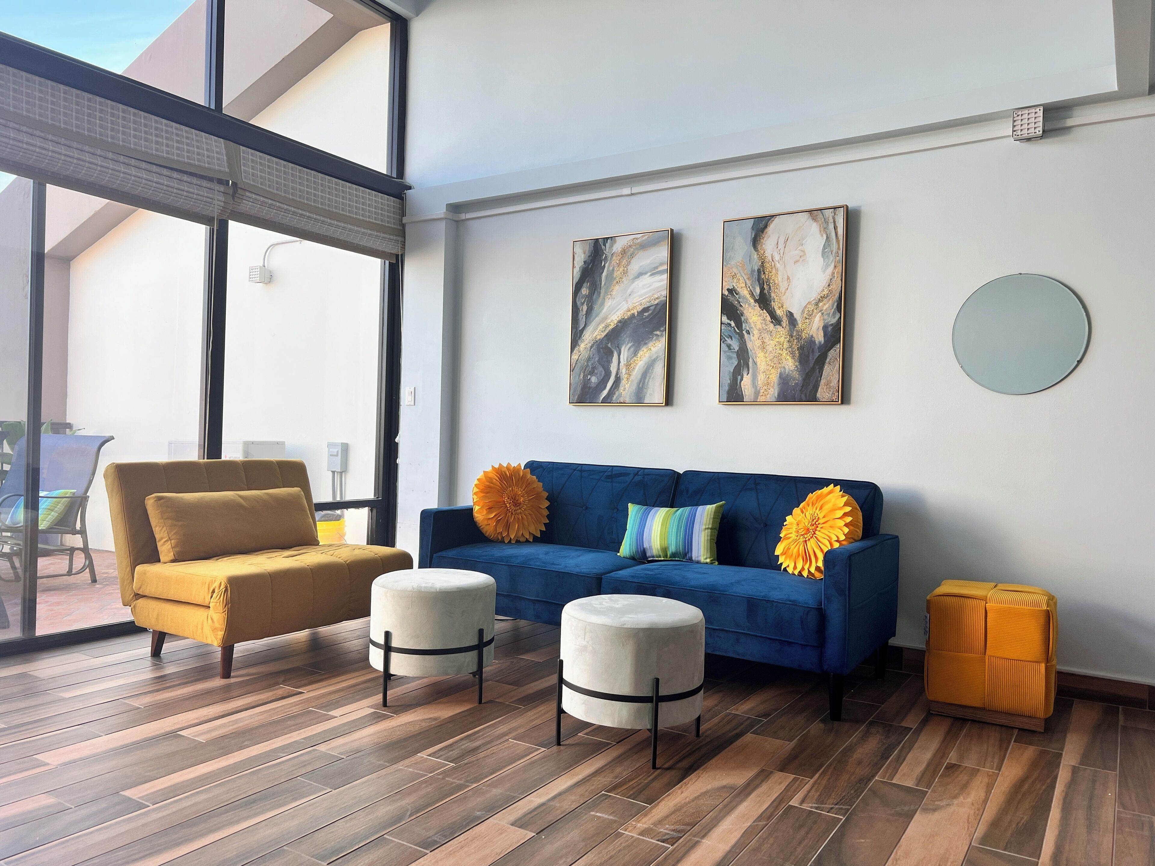 Downtown Luxury Penthouse, Free Parking, Washer/Dryer