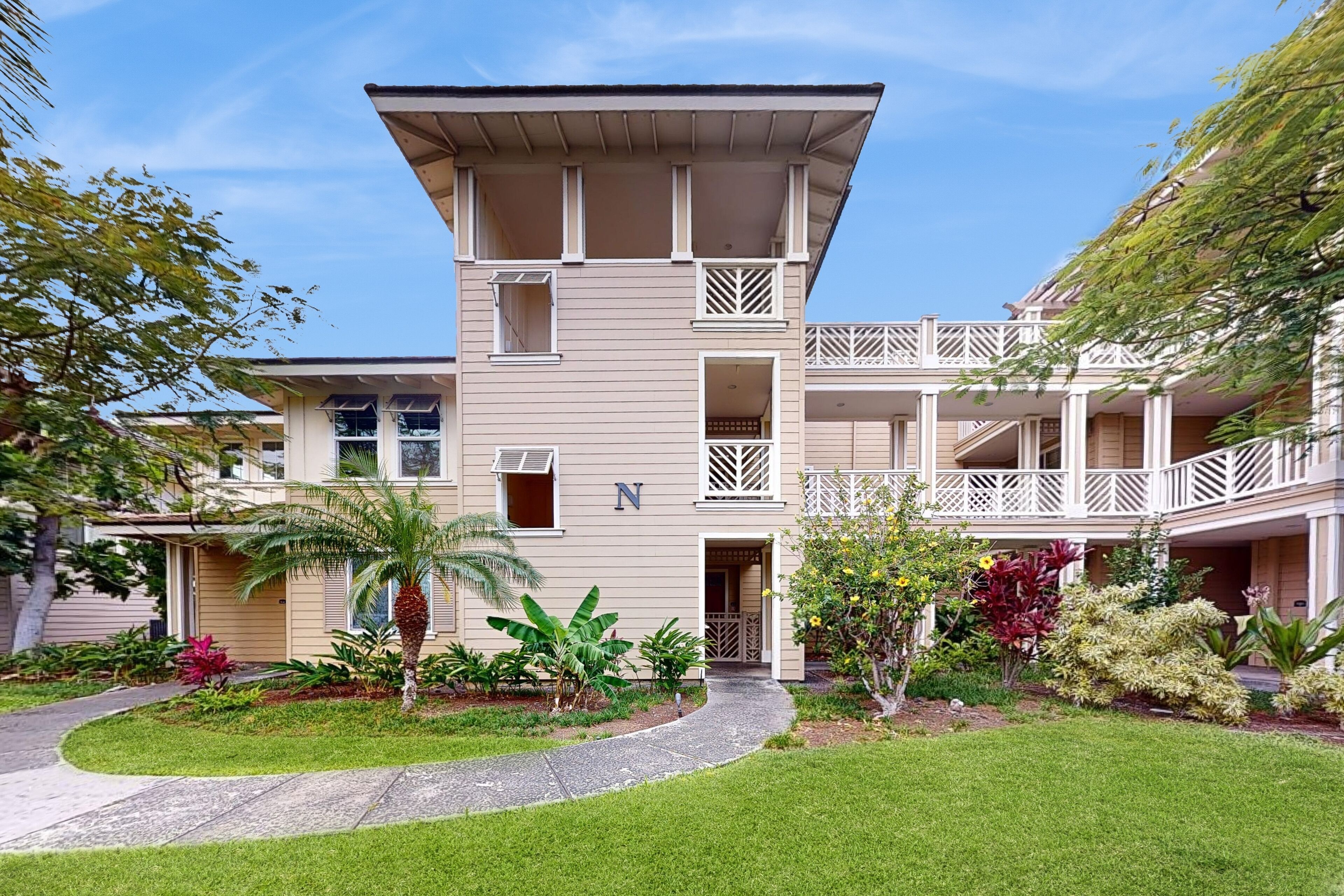 Mountain & Lake-view condo with on-site golf, pool, hot tub, & fitness room