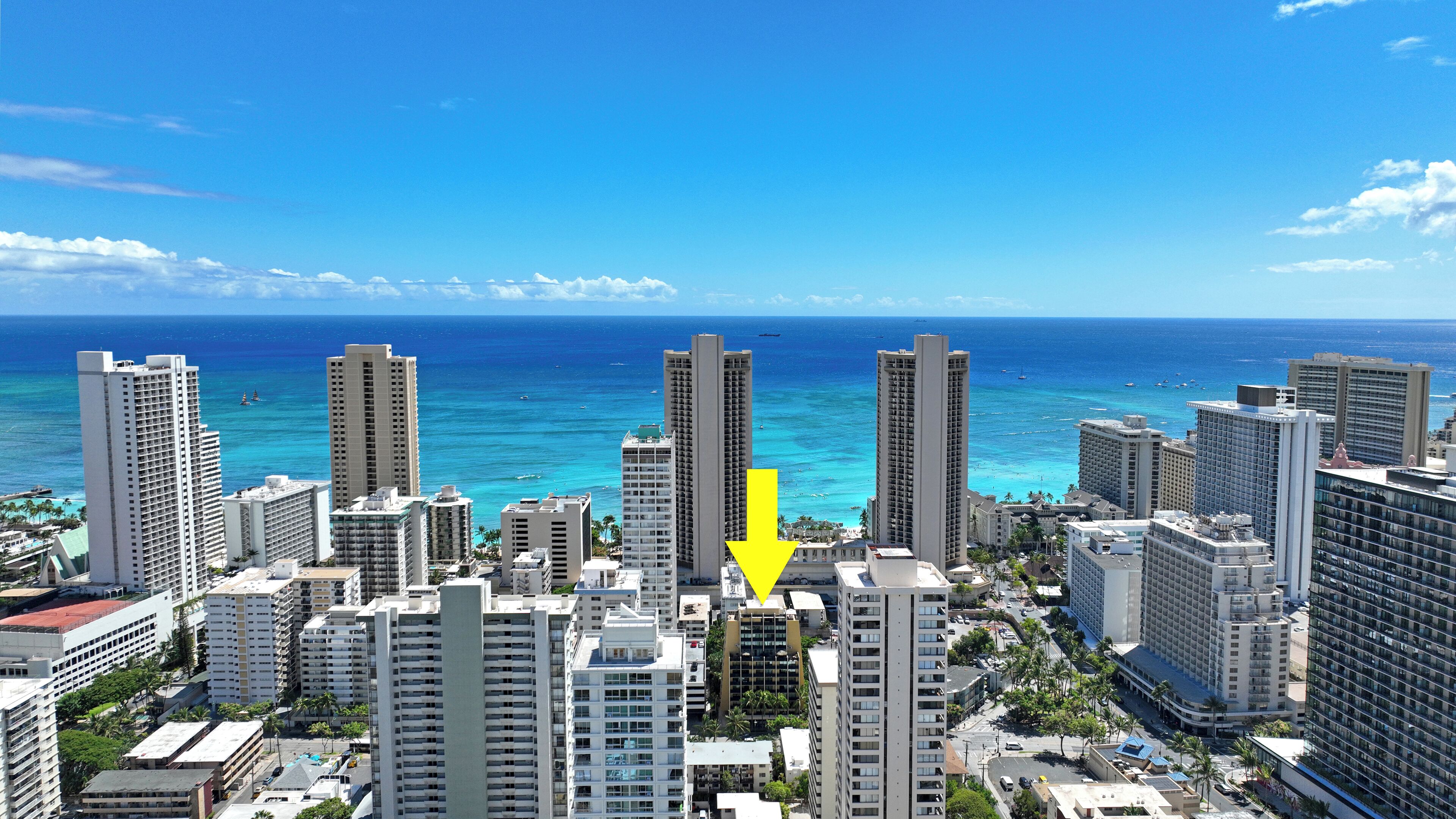 Studio w/2 Queen beds in Waikiki, Pool & 3 mins walk to Waikiki Beach. Sleeps 4
