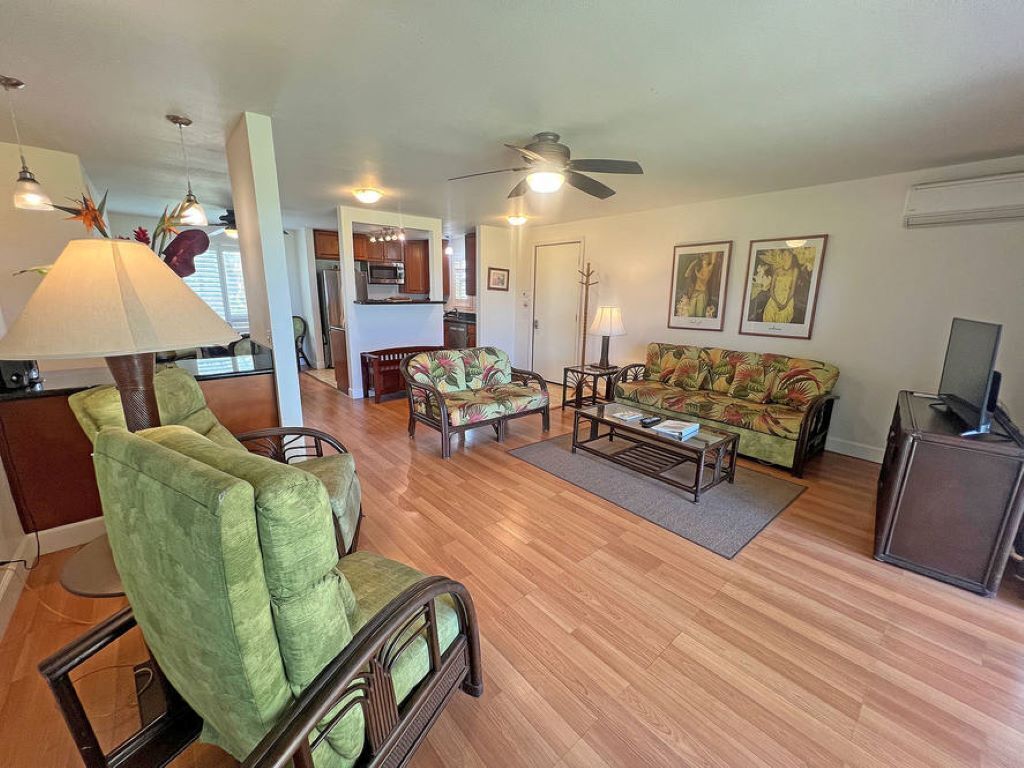 A Welcoming Beachfront 2BR/2BA, Vacation Home, W/D, AC, STEPS TO BEACH!