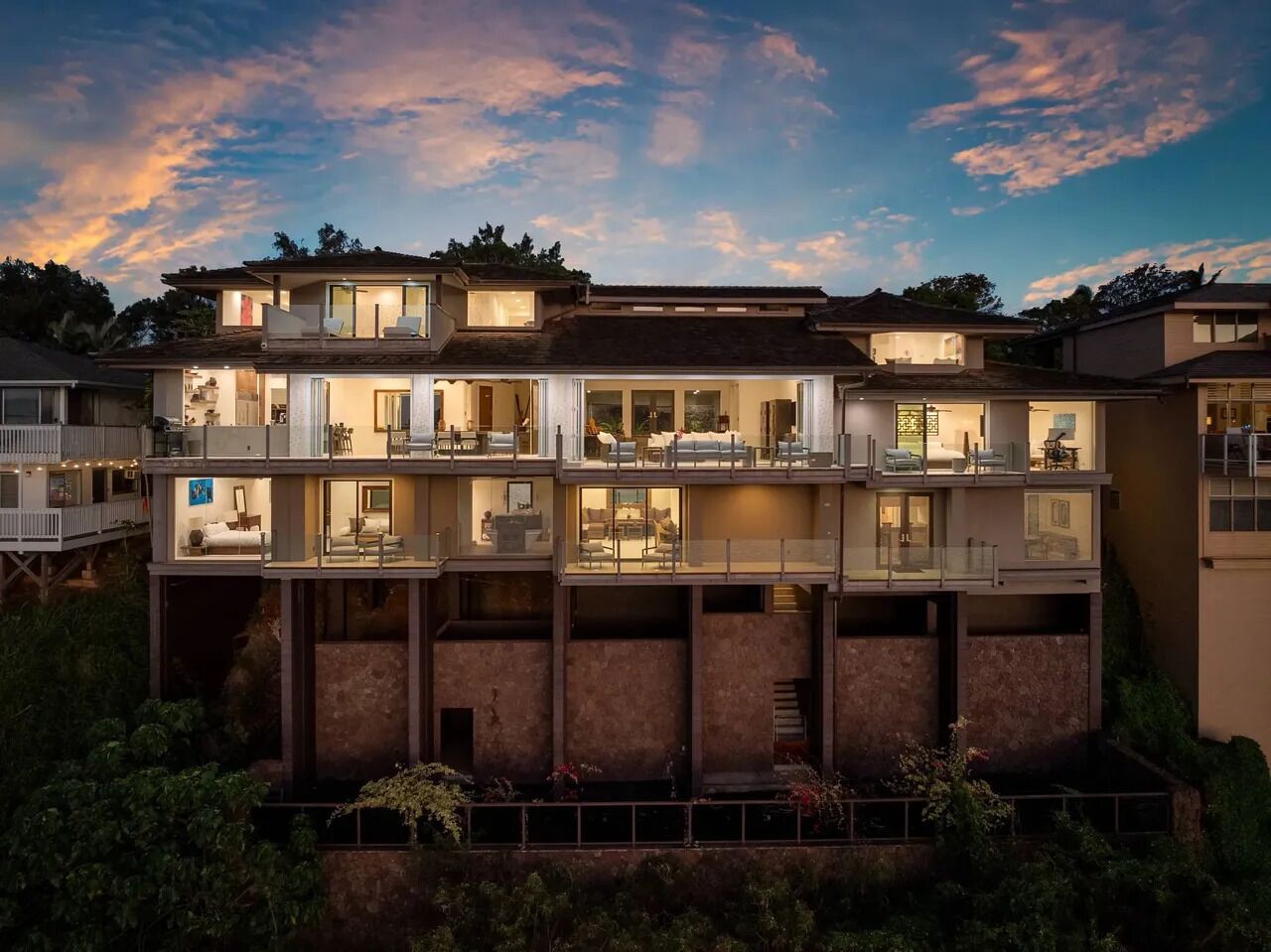 Oceanfront Luxury Villa Near Town- Easy Access to Kalapaki Beach & Hiking Trails