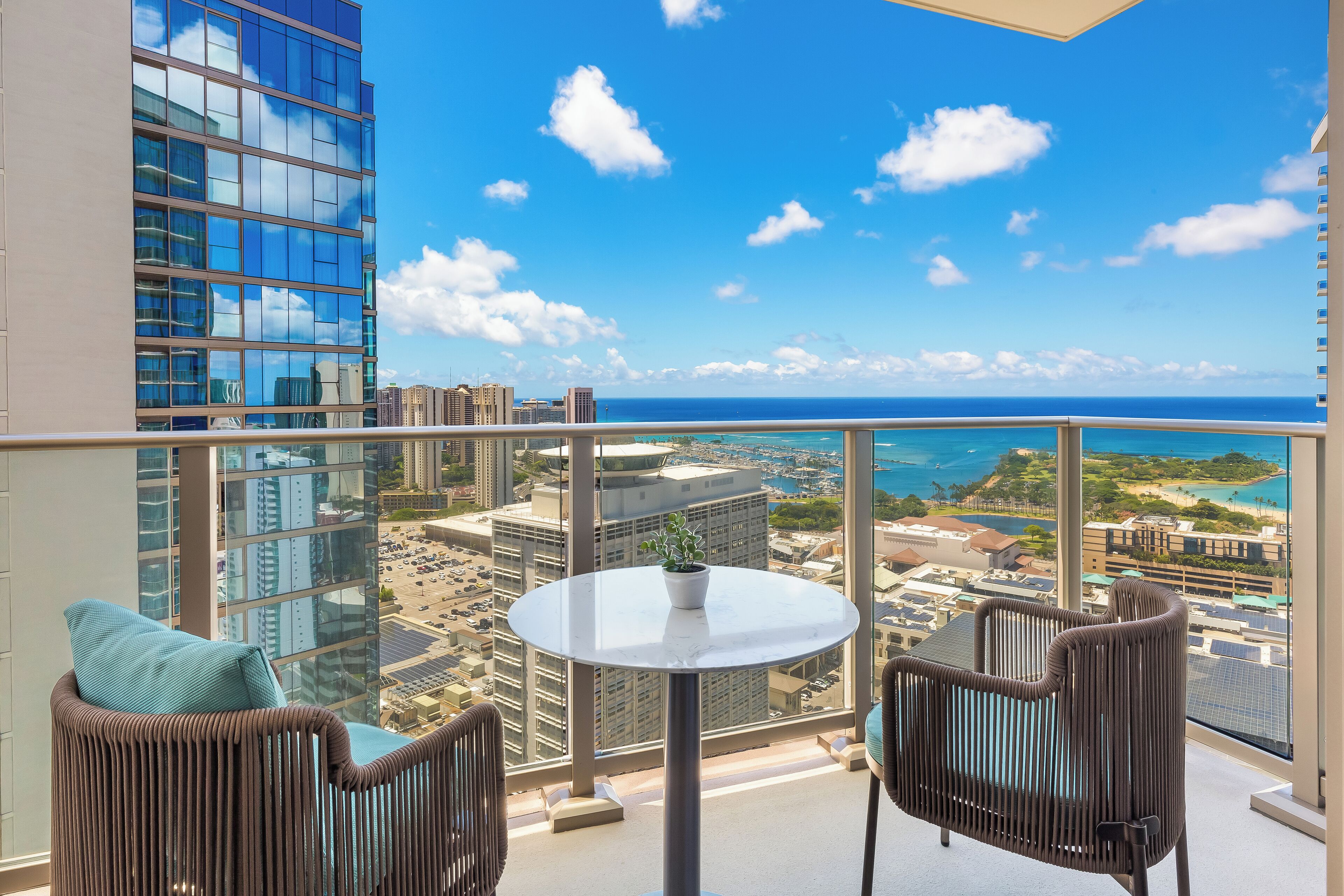 Ocean View Sky Ala Moana Condo w/Amazing Amenities Near Restaurants & Shops