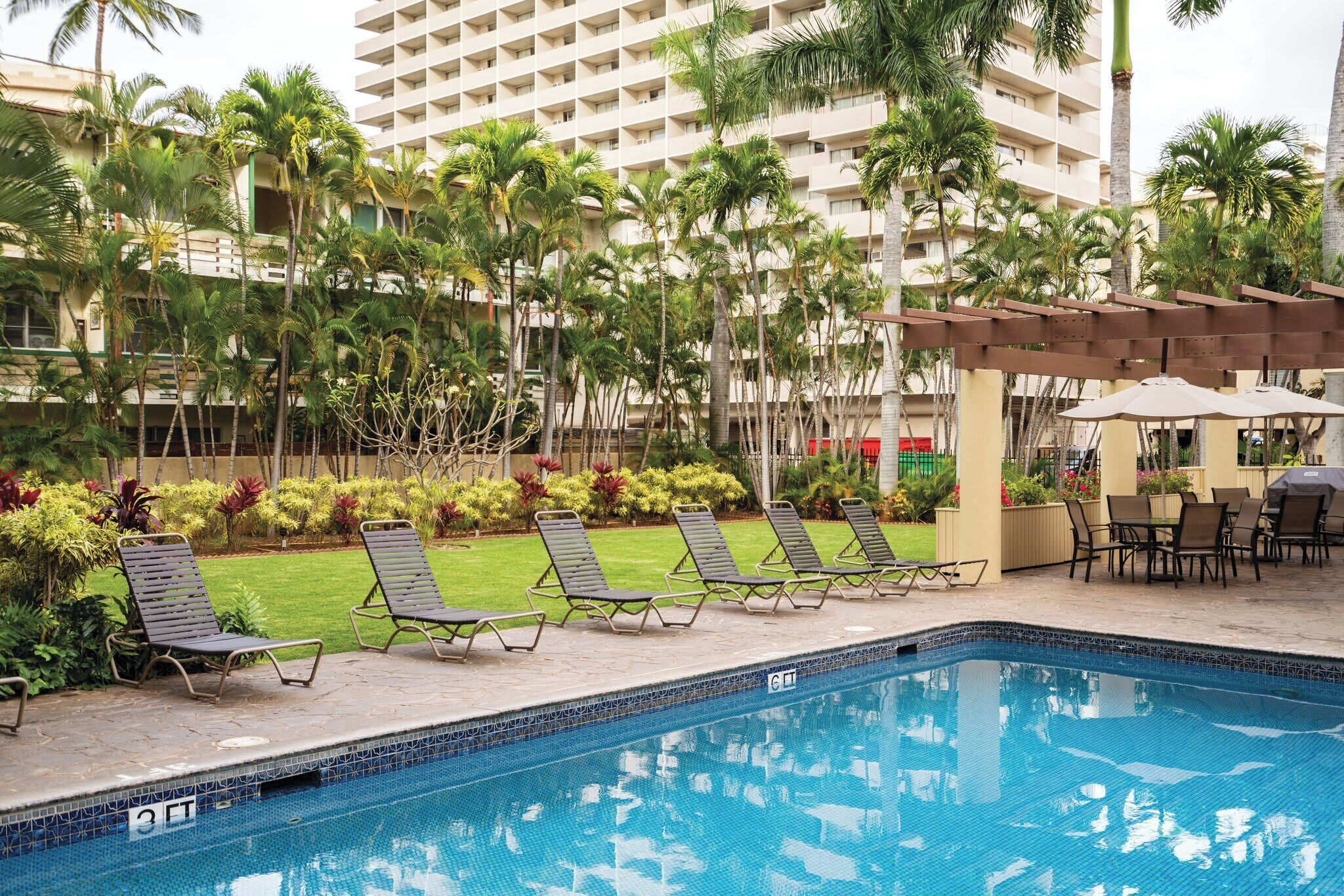 Royal Garden at Waikiki | Two Studio Suites