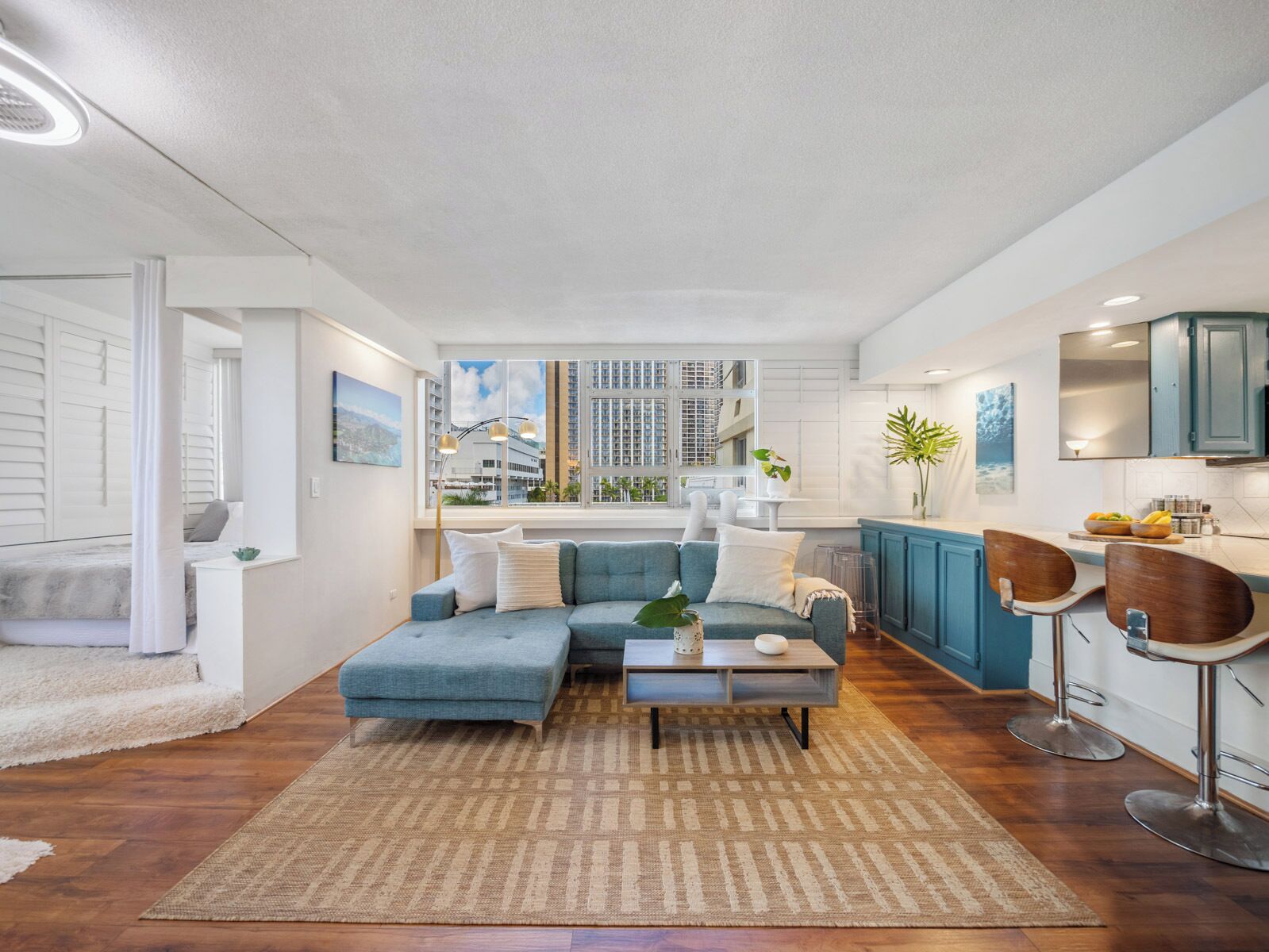 Waikiki 1-bedroom condo with AC and wifi