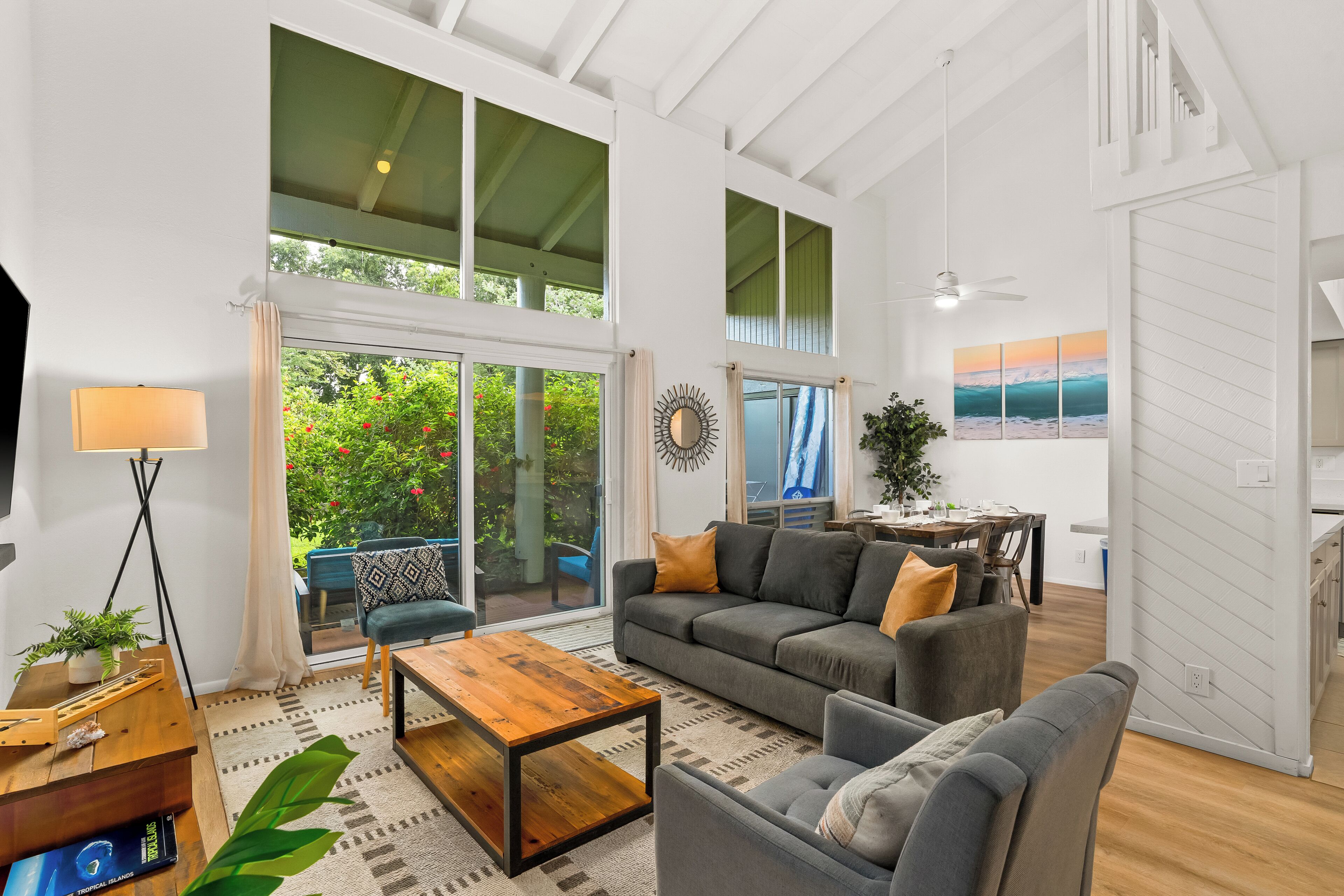 Bright and Airy 2BR with Loft in Princeville