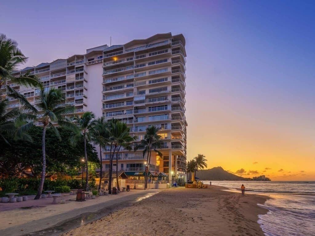 Waikiki Beach 1-BR Oceanview Condo...Steps to the Sand!nBeachviews.