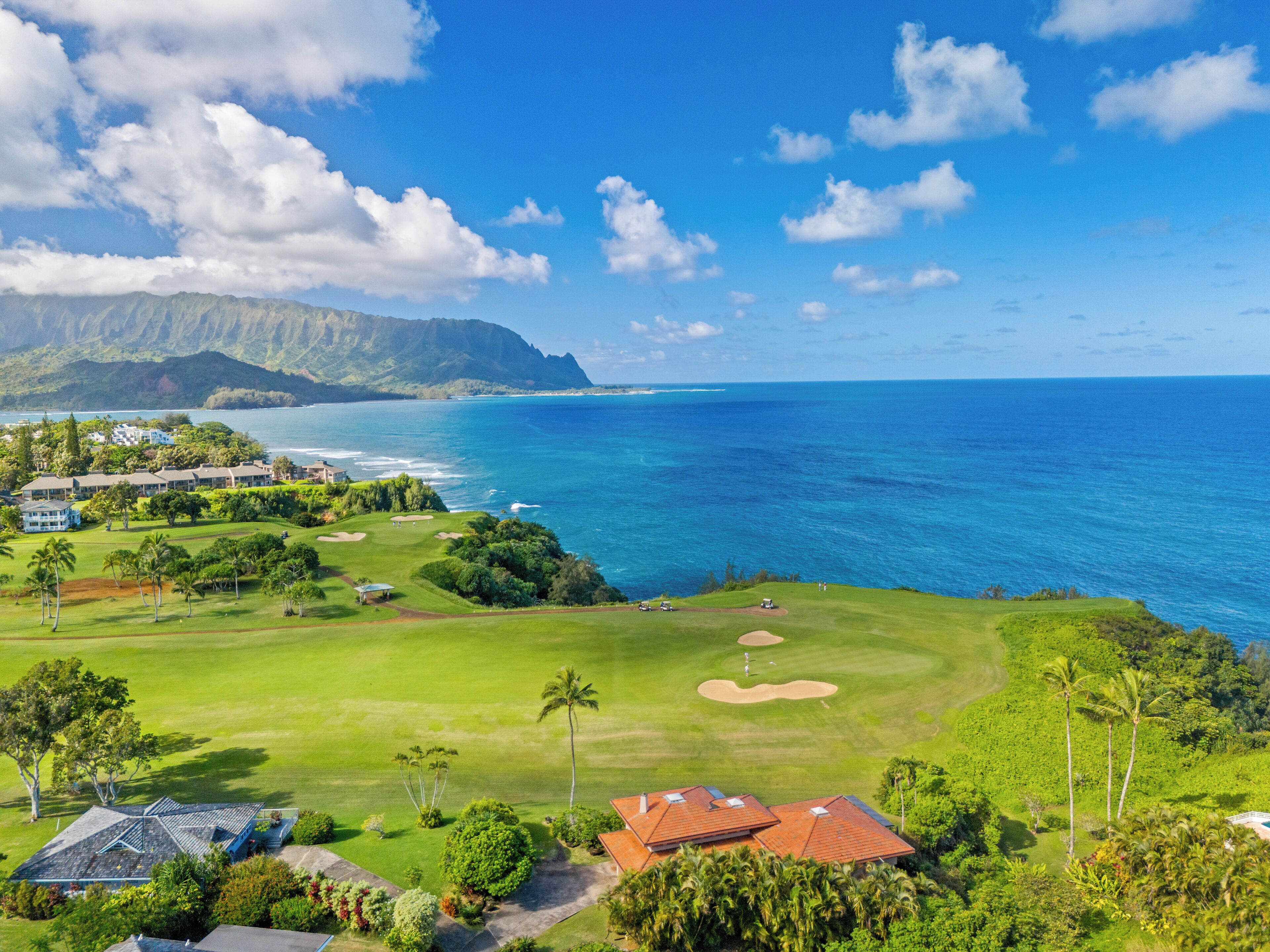 Oakley's Serene Golf Course 4Br Oasis with Ocean & Mtn Views, Lanai, Hot Tub & Game Room