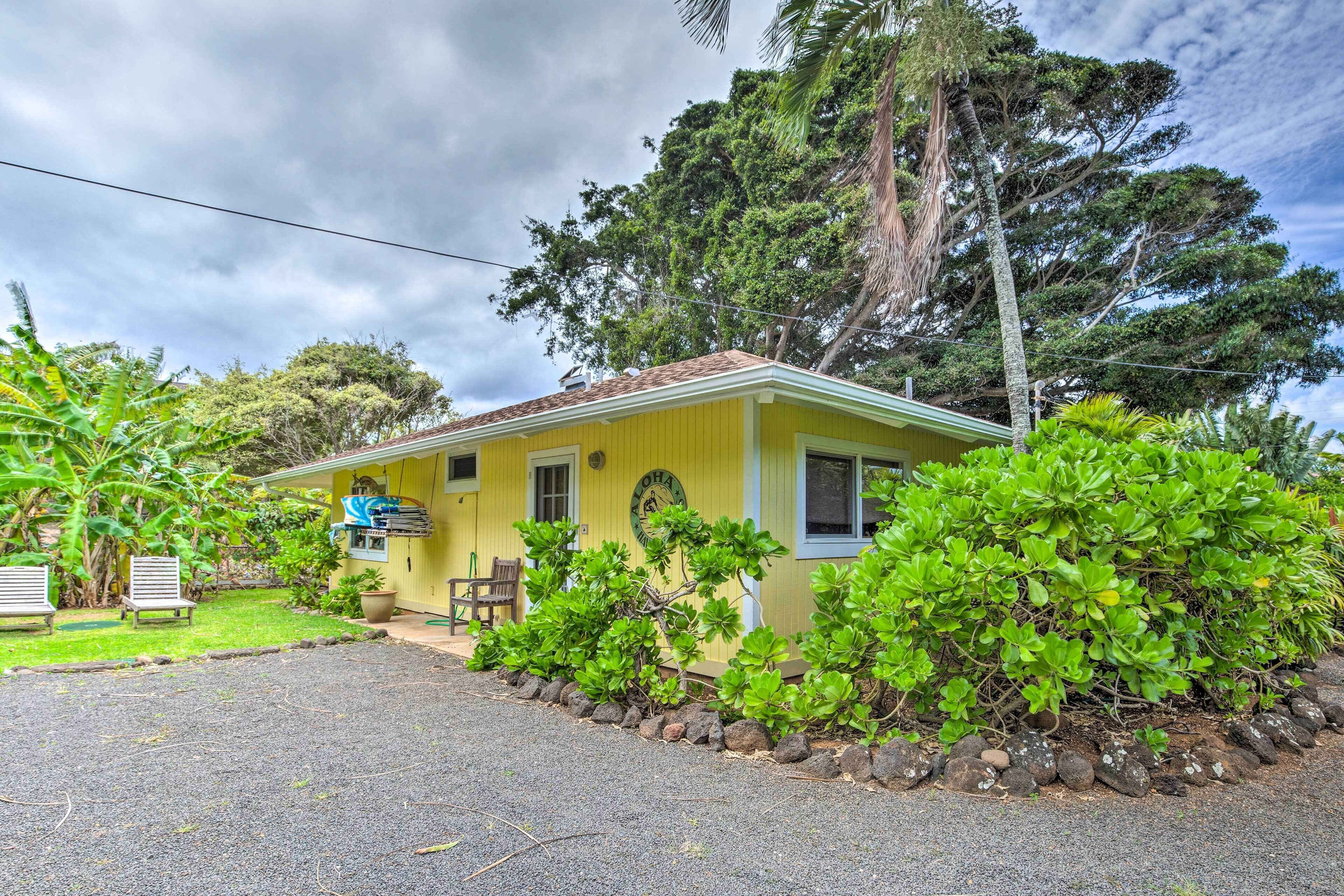 NEW Charming Kapaa Cottage - 1 Block to the Beach!