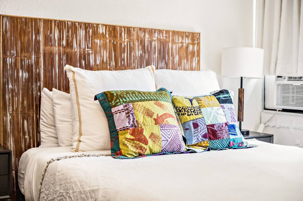 Island Style Studio Near the Shore!