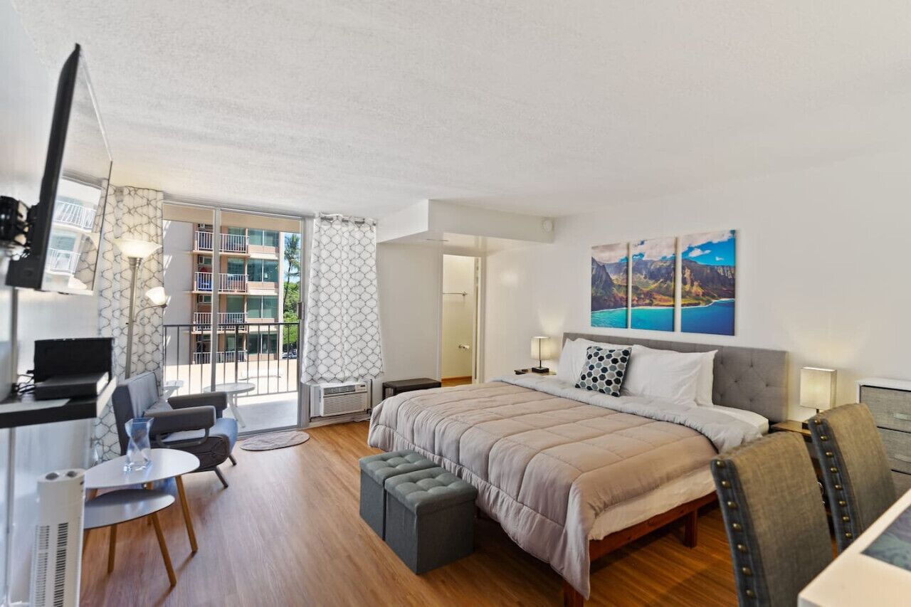 Newly renovated spacious studio! Great location!