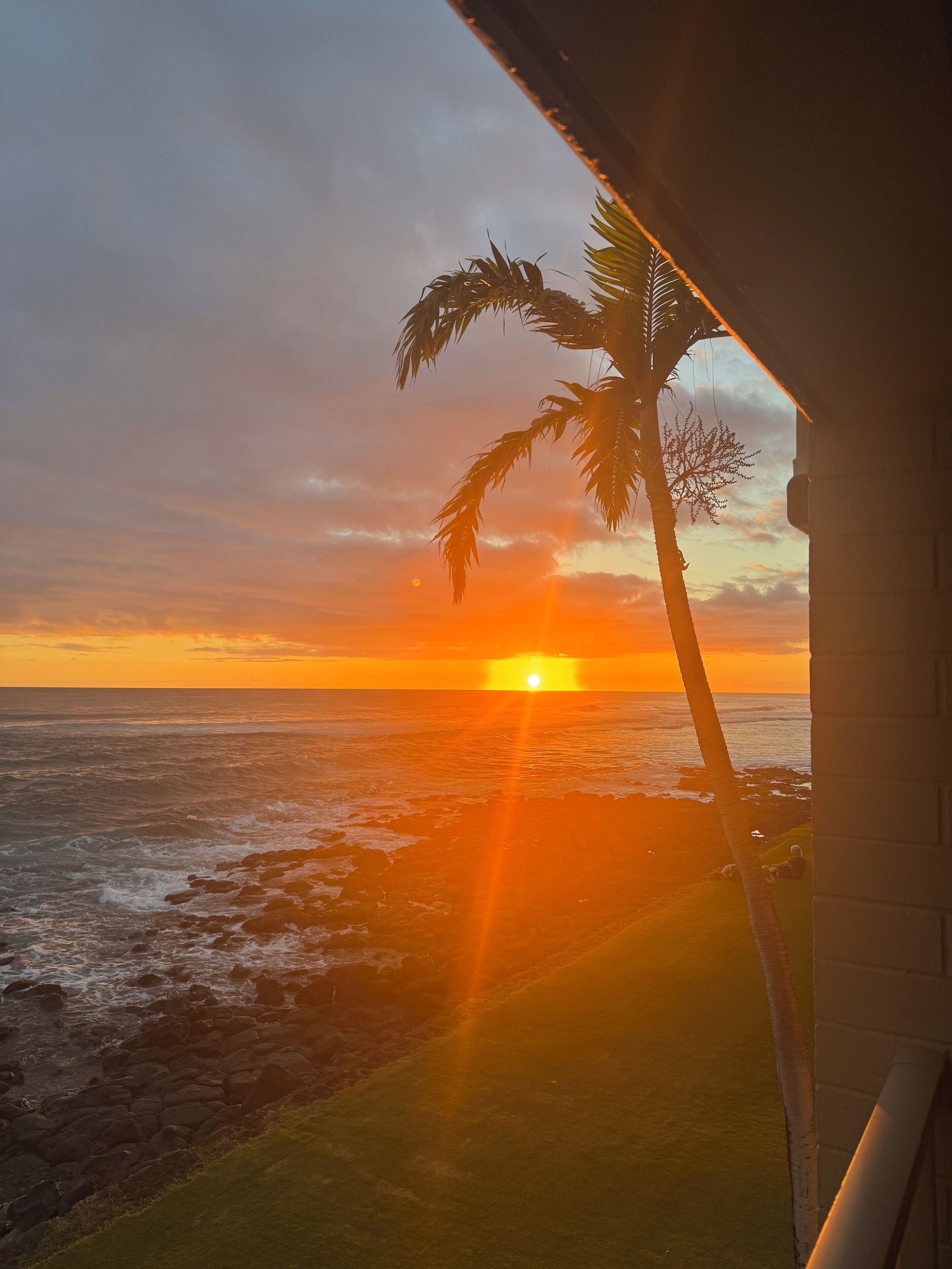 Charming 1-bedroom immediately on the shore Poipu's PK surf break, water views