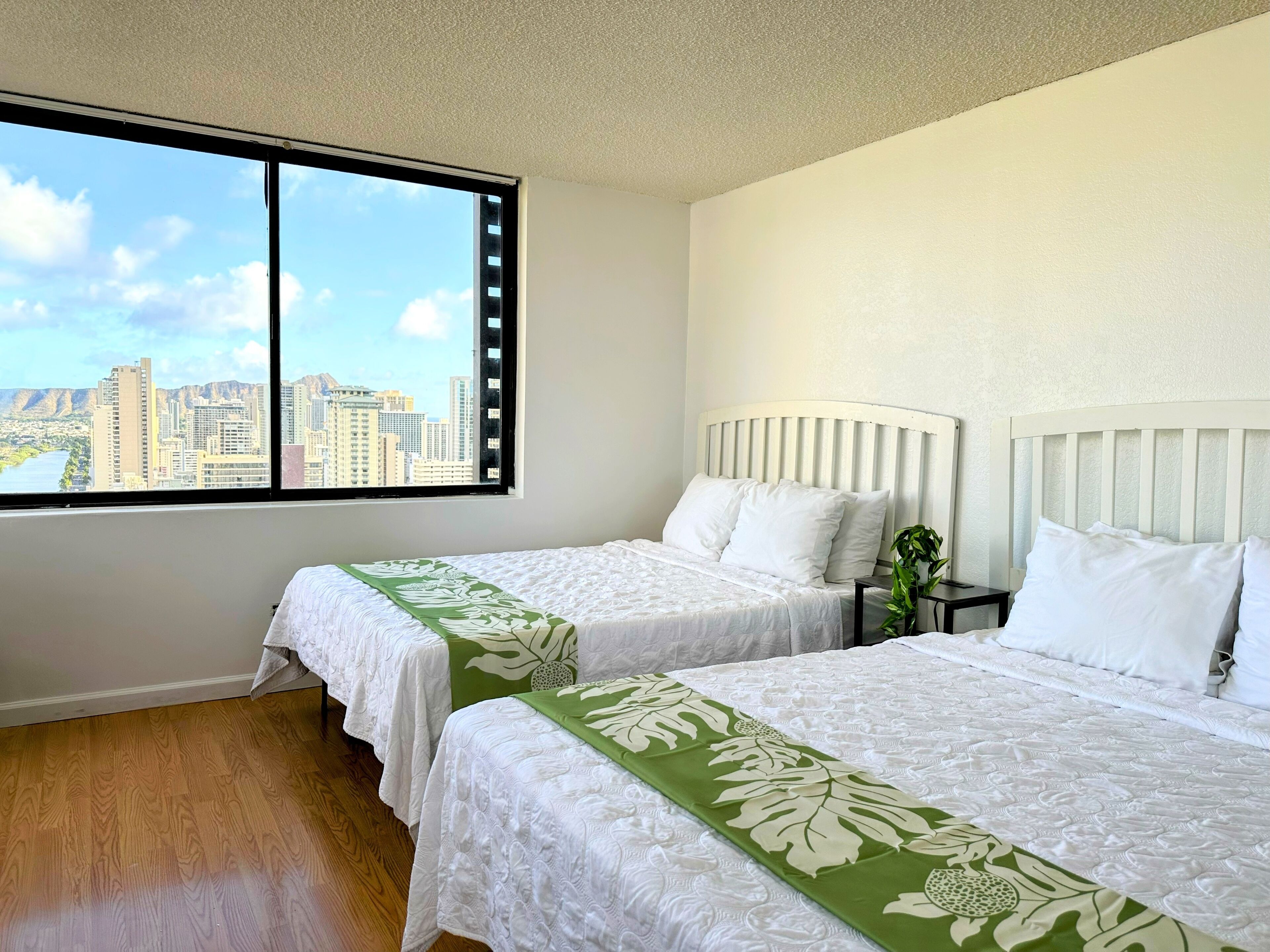 Waikiki Studio with Stunning Views!