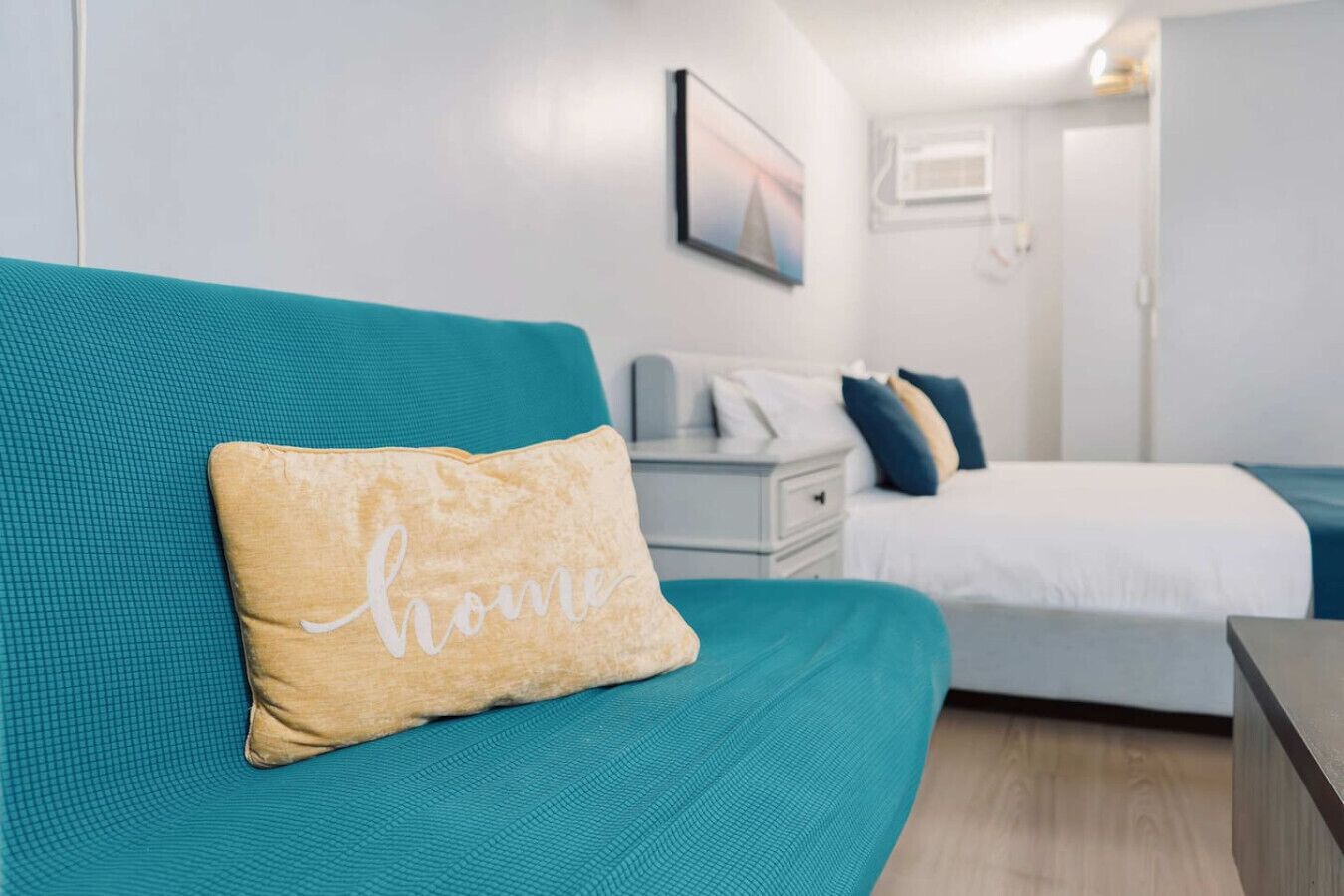 Simple Studio 1 block from Beach