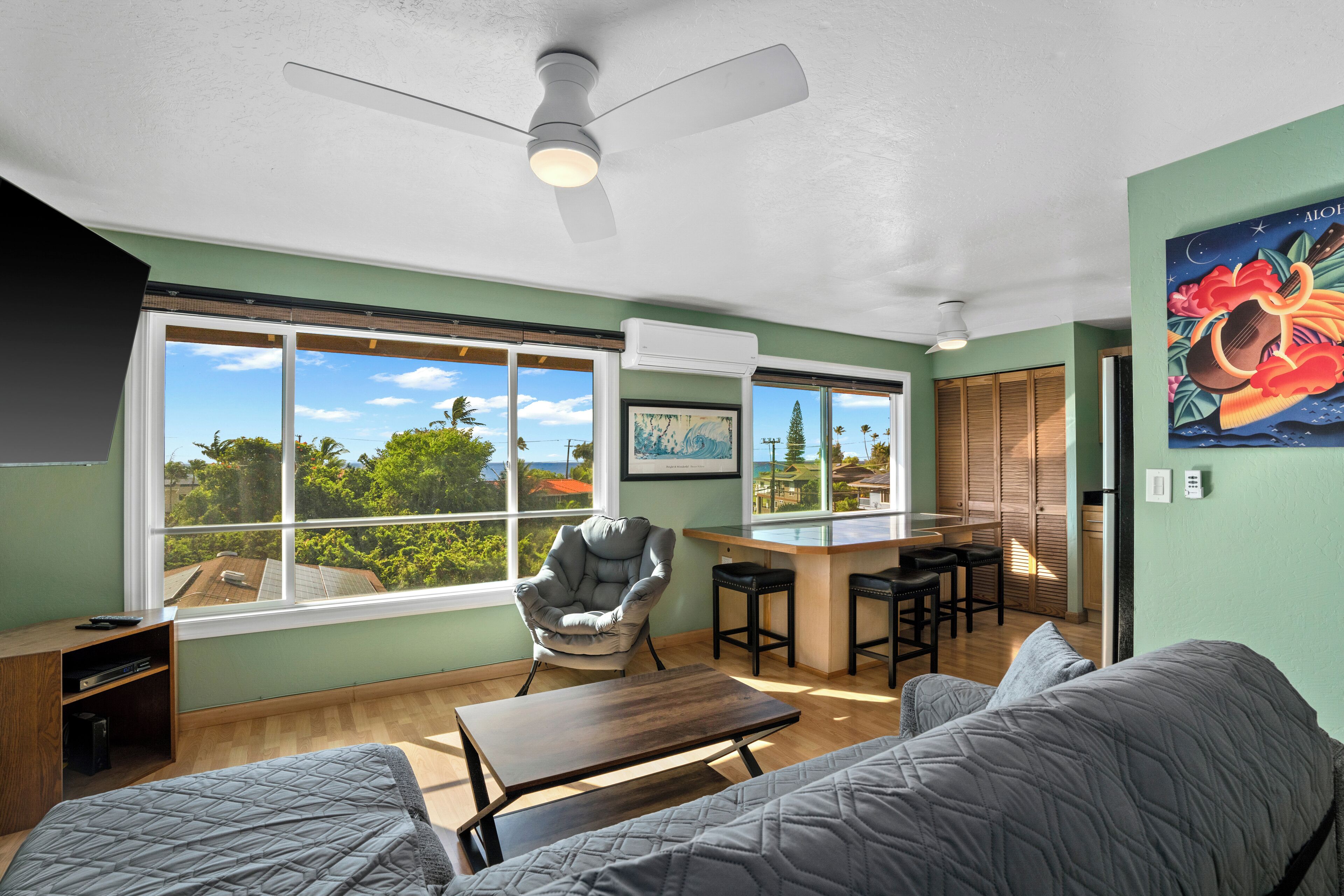 Hale Kahanalu "House by the Surf"