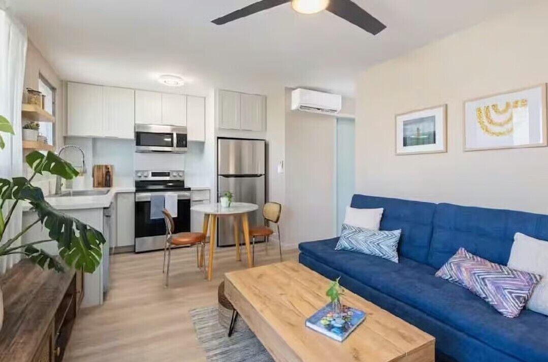 Fabulous Renovated Honolulu Loft with A/C