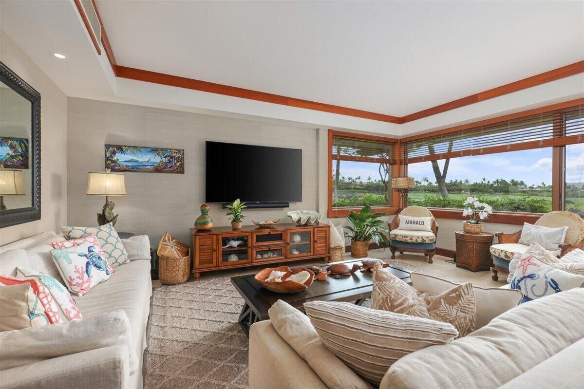 Waiulu Villa  - Updated Beach House Decor | Onsite Staff & Daily Housekeeping