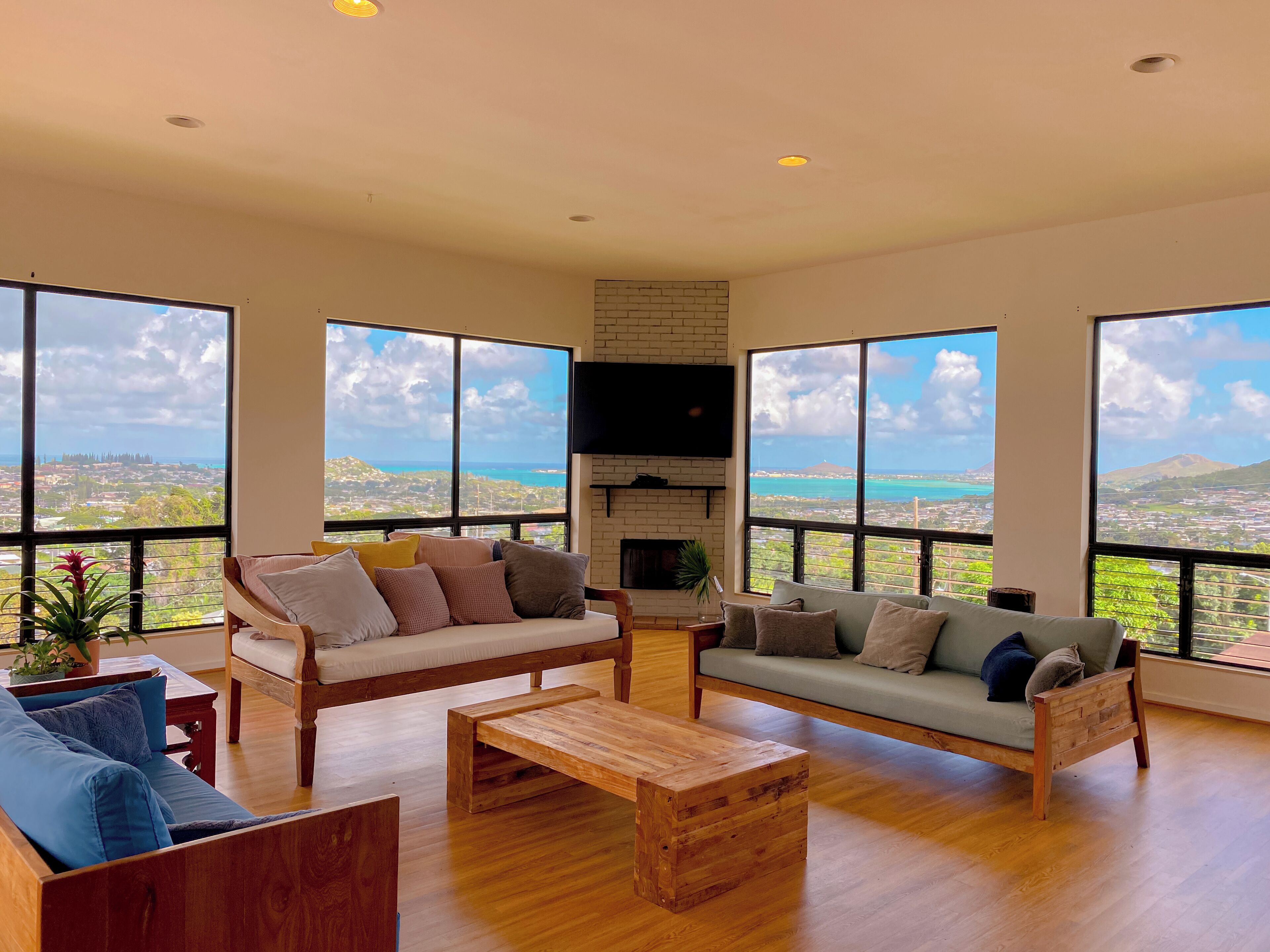 Panoramic Ocean & Mountain Views --we have FULL AVAILABILITY please message us.n