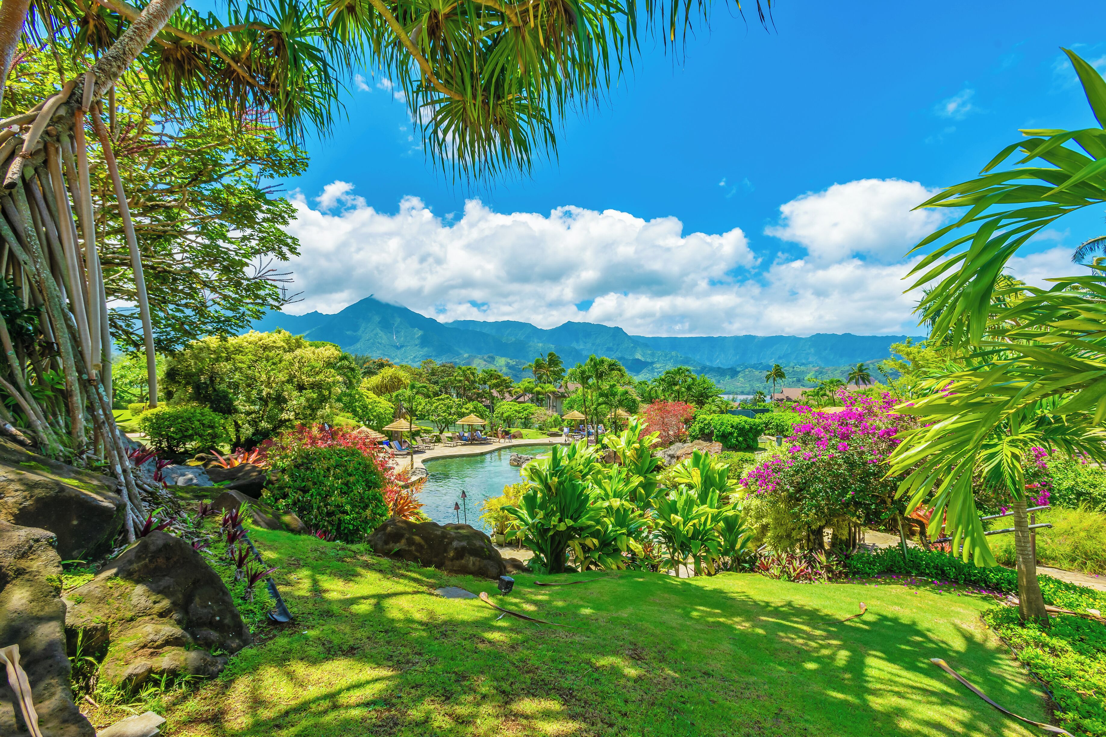 Top Floor Retreat w/Mtn Views & Beach Access, 1537