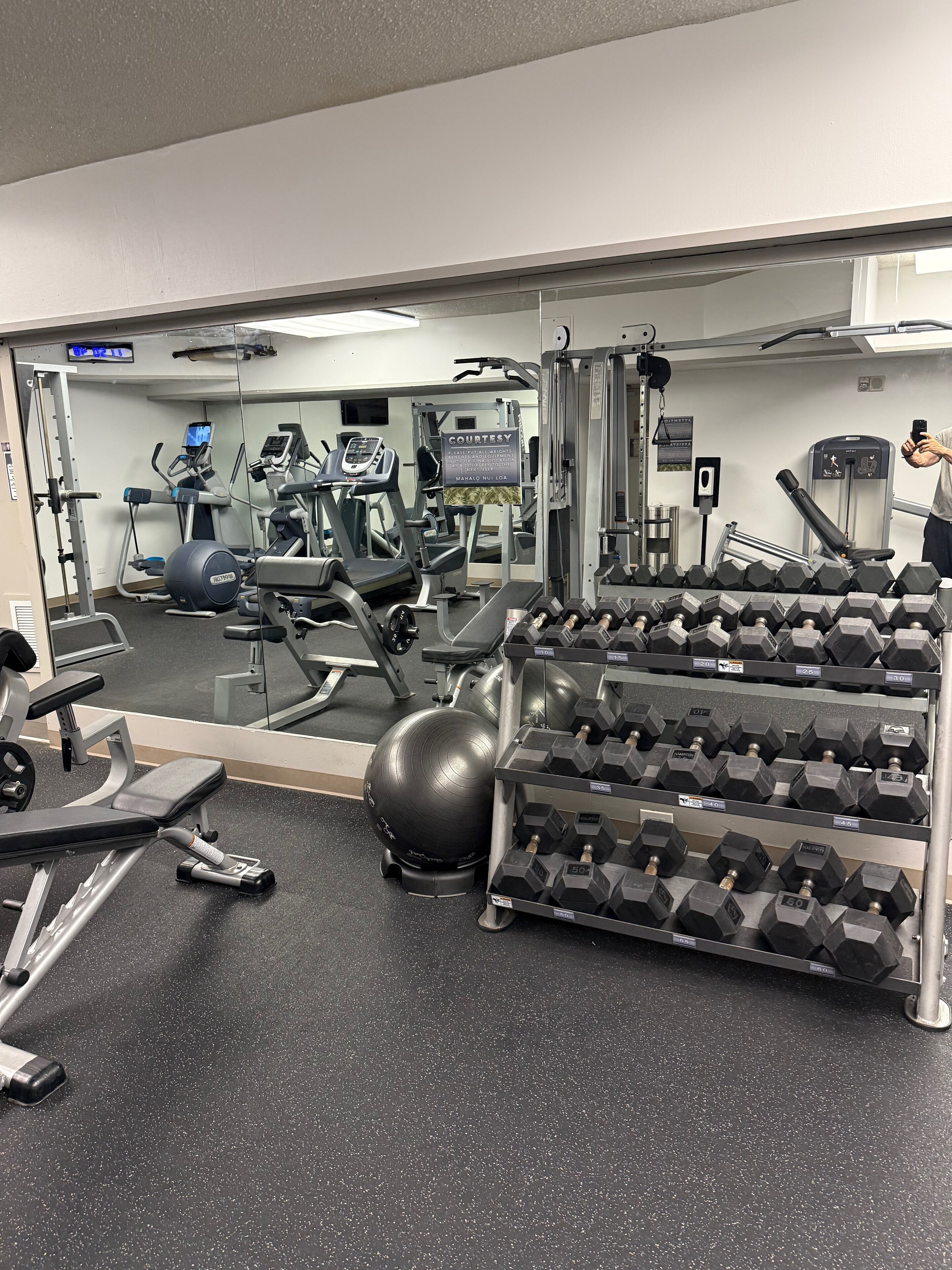 Enjoy this newly renovated beautiful and spacious studio located near Waikiki.