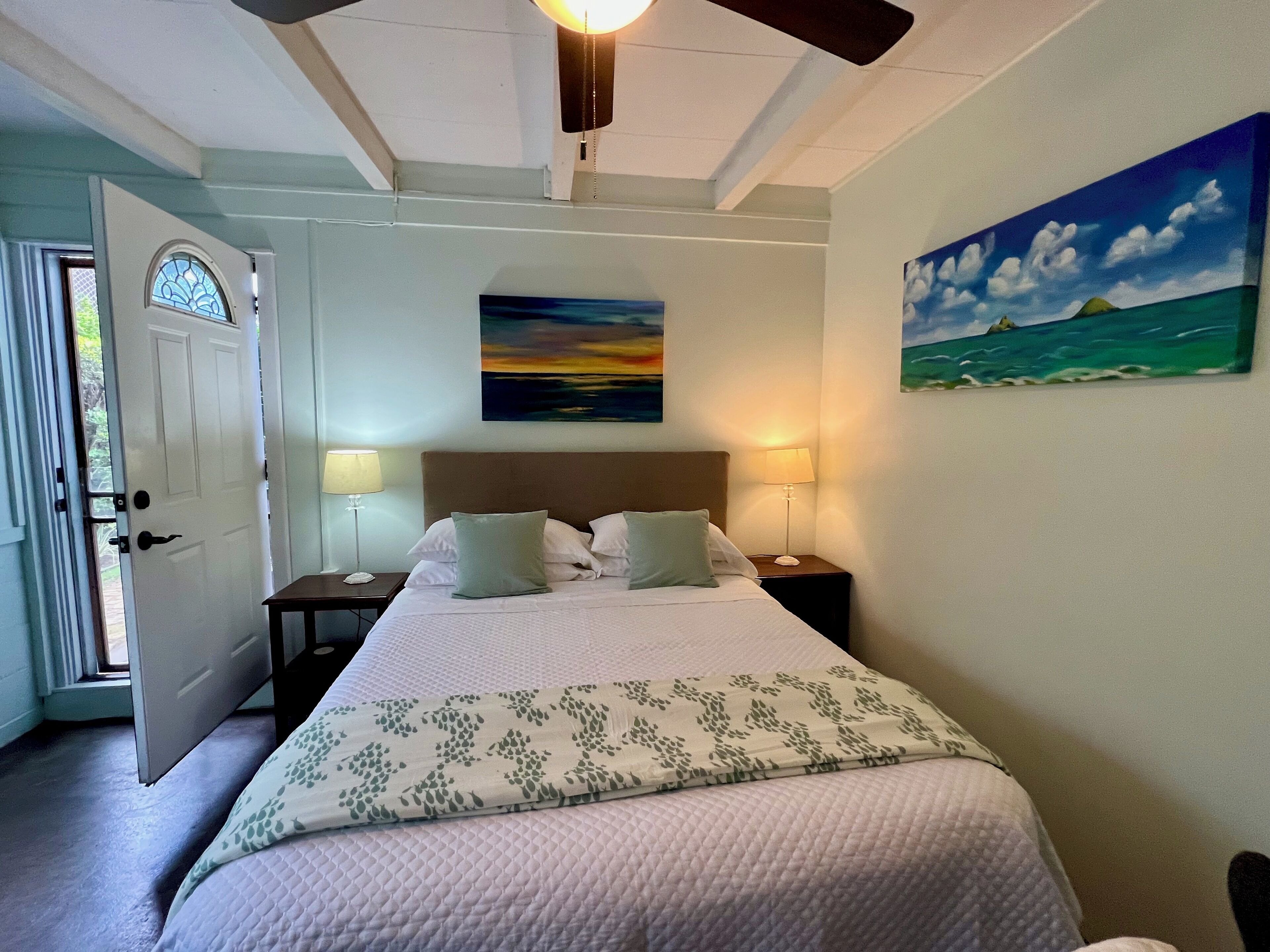 Charming Dolphin Suite with AC in delightful Kailua