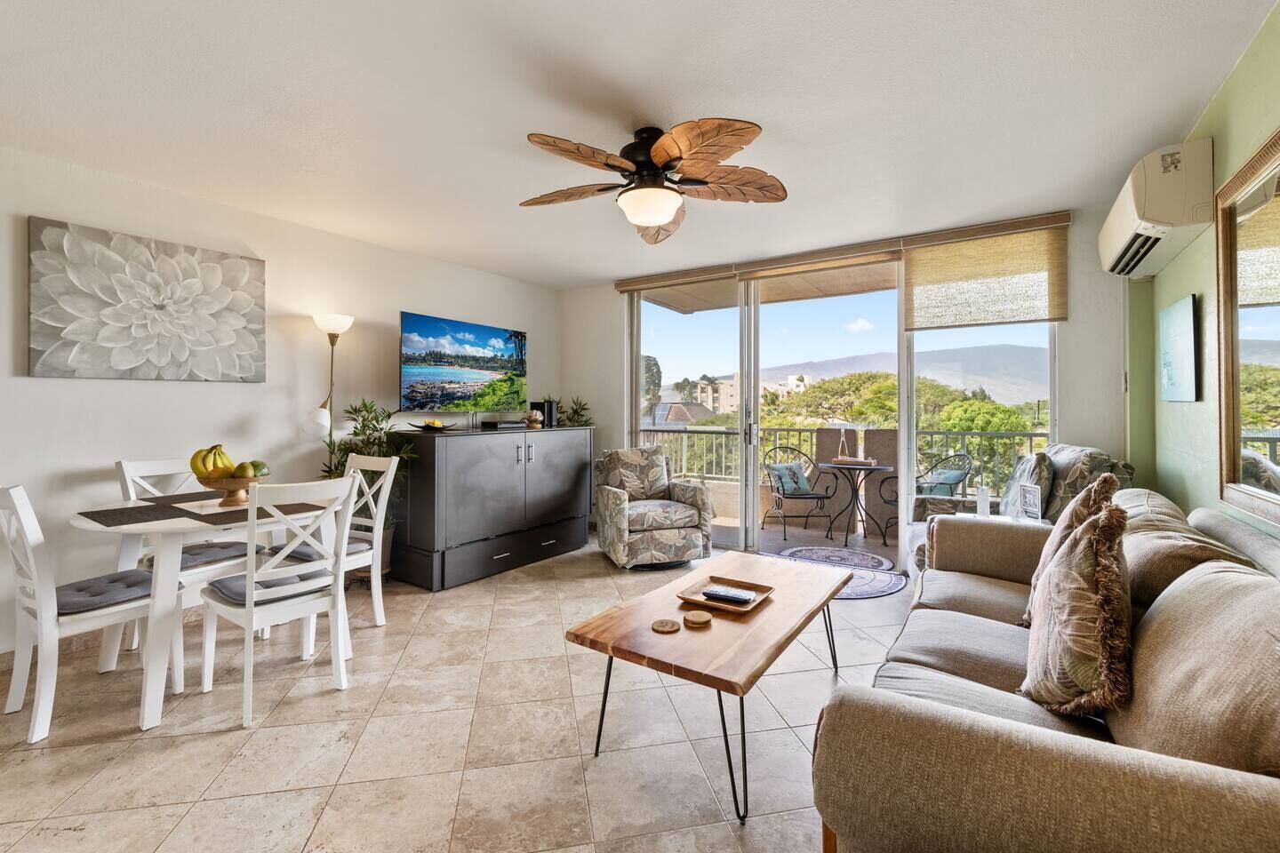 Top floor 1 bedroom Kihei beachfront gem with AC & partial ocean view