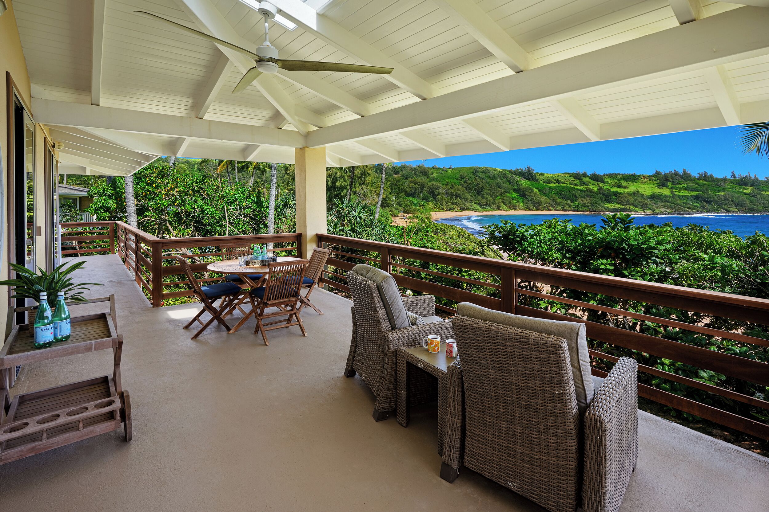 Moloa'a Bay Villa - Impressive Home and Guest Cottage
