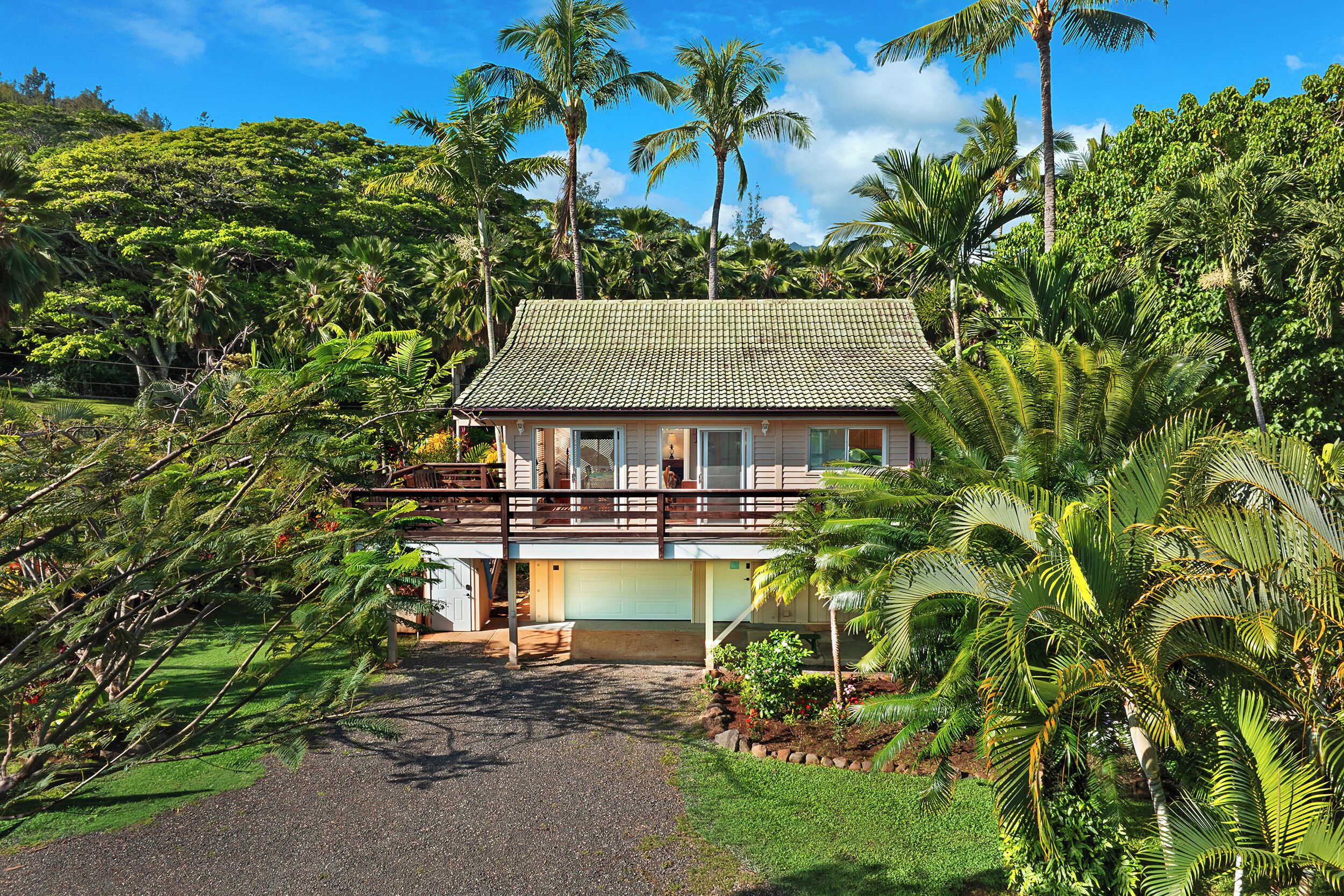 Moloaa Bay Cottage: 1 BD/1 BA Home with Den, Loft & A/C