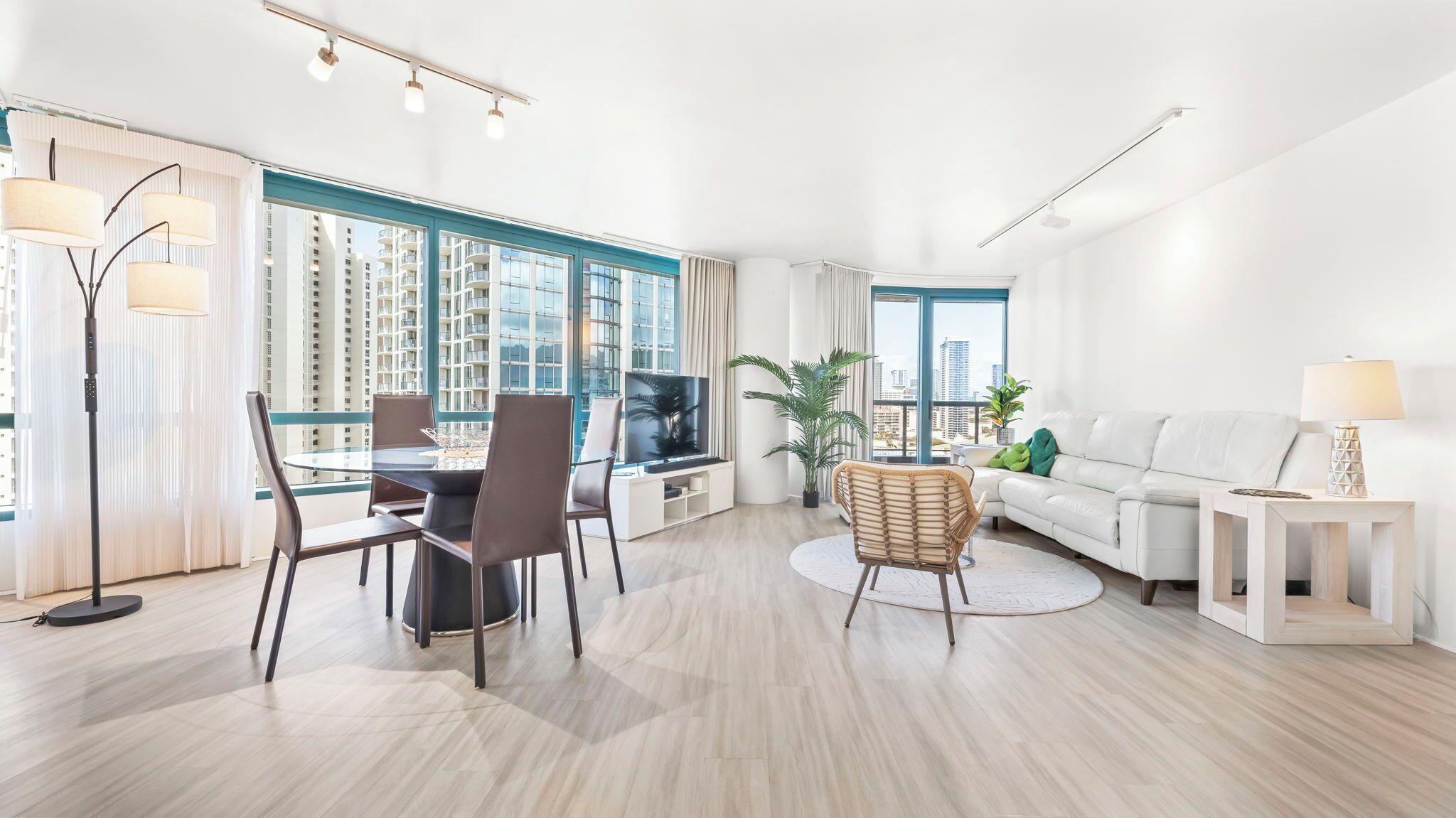 Luxurious 2-Bdrm, 2.5-Bath Condo with Parking & Fitness Center in Prime Waikiki!