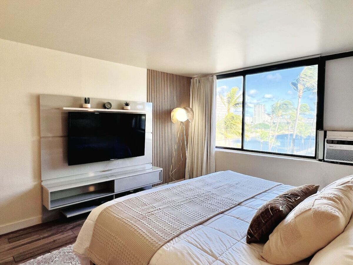 Urban Chic Meets Island Serenity in Waikiki