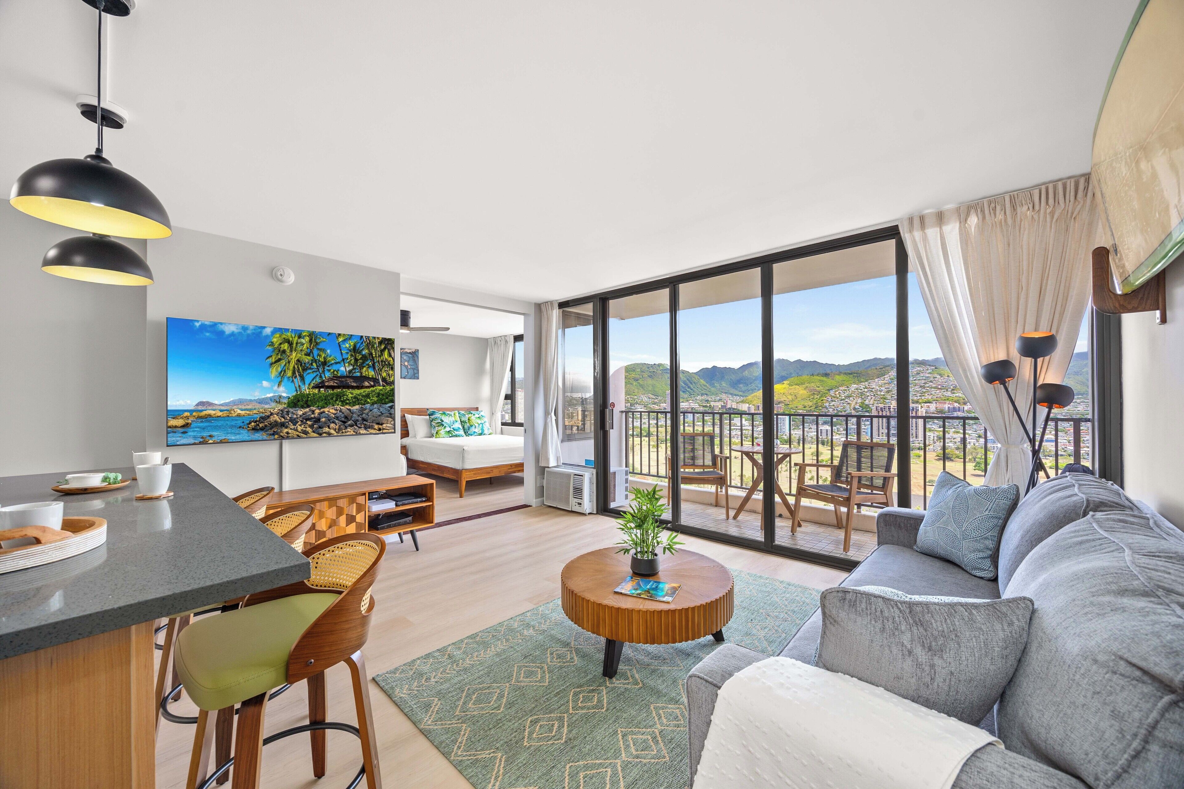 Beautifully Renovated with Parking, Steps to Waikiki Beach!