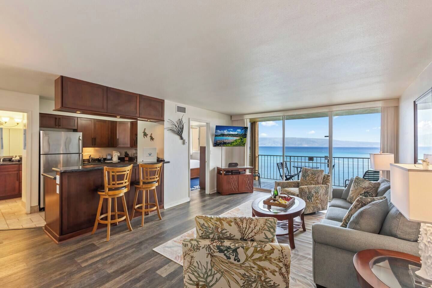 Remodeled 1 bedroom coastal stunner, AC, ocean & island views, resort amenities