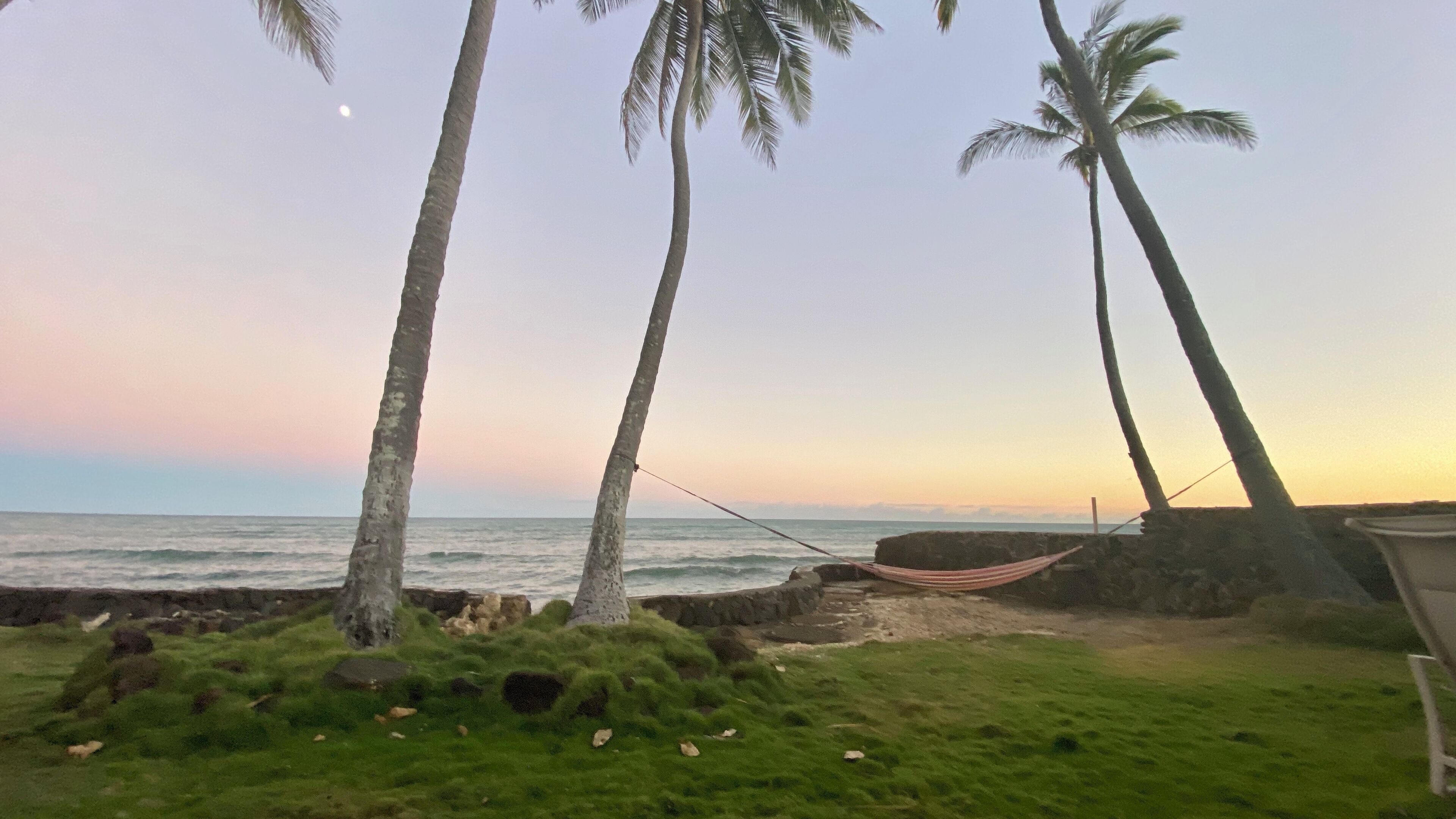 Charming 2-bedroom cottage in enjoyable Ewa Beach with WiFi, AC