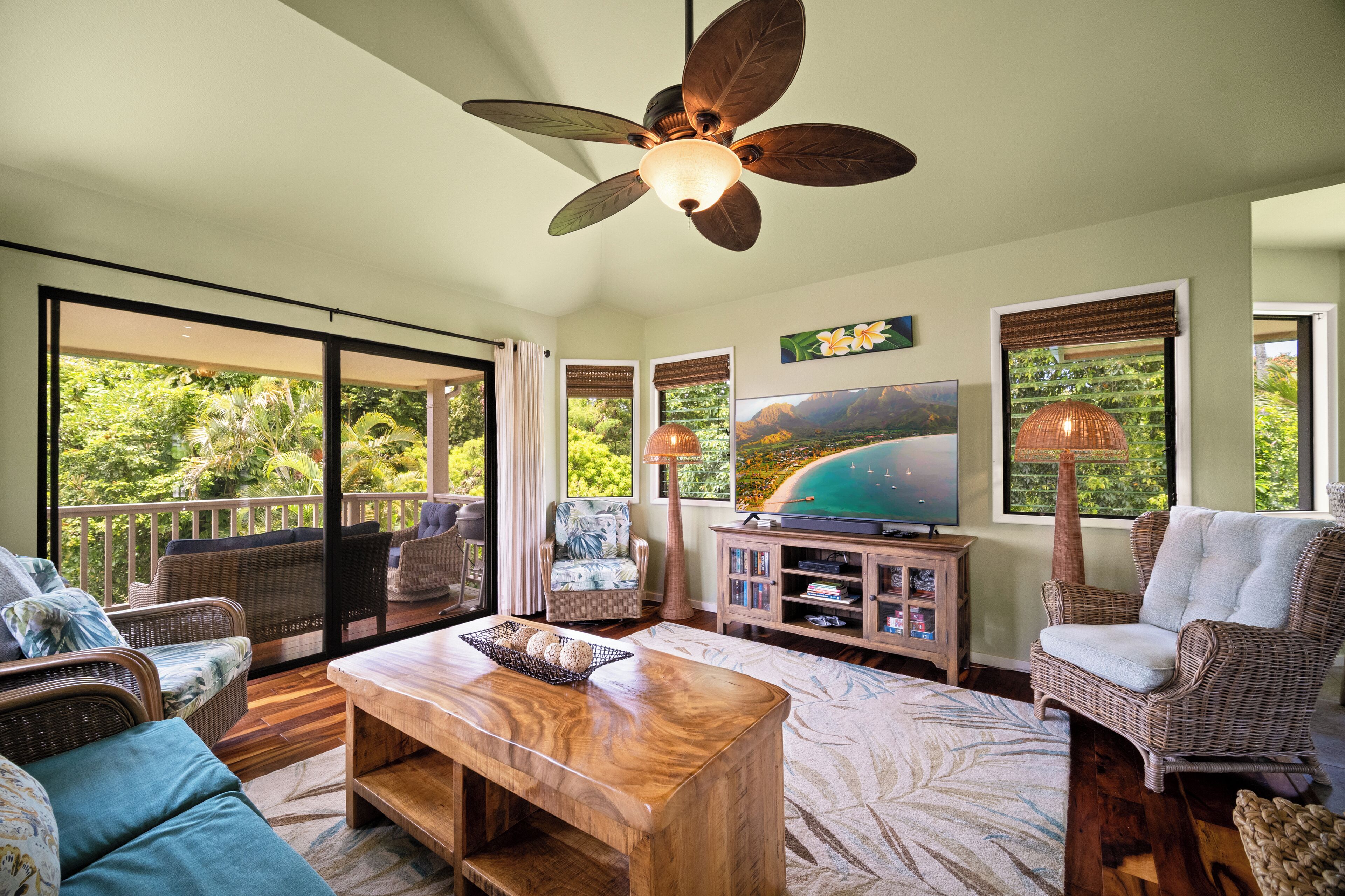 Hanalei Bay Villas #2, Beautiful Free-standing Hawaii Villa, walk to beach