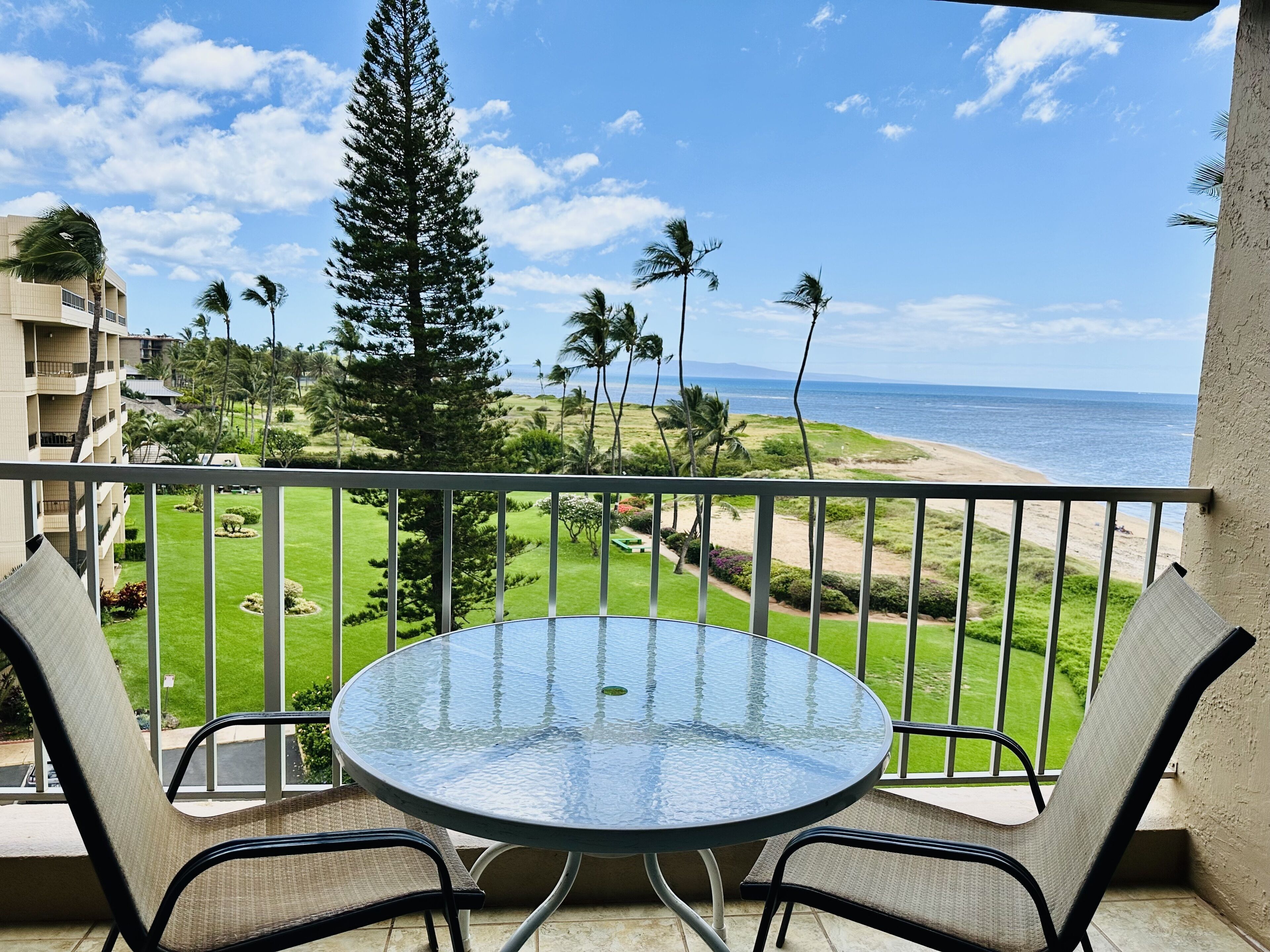 Hotel-zoned! Oceanfront Paradise - Menehune Shores 524